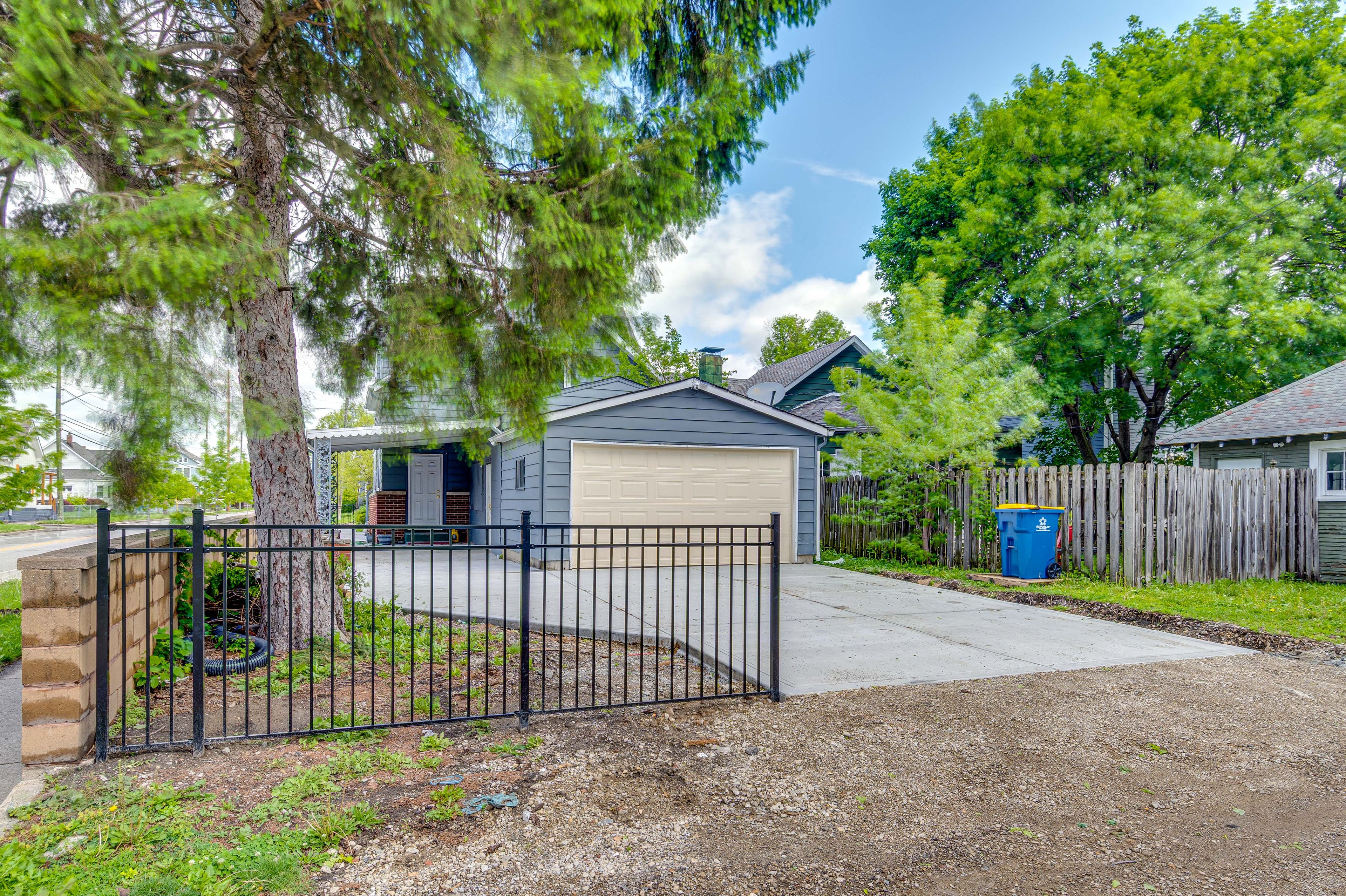 Driveway Parking | 1 Vehicle | Free Street Parking