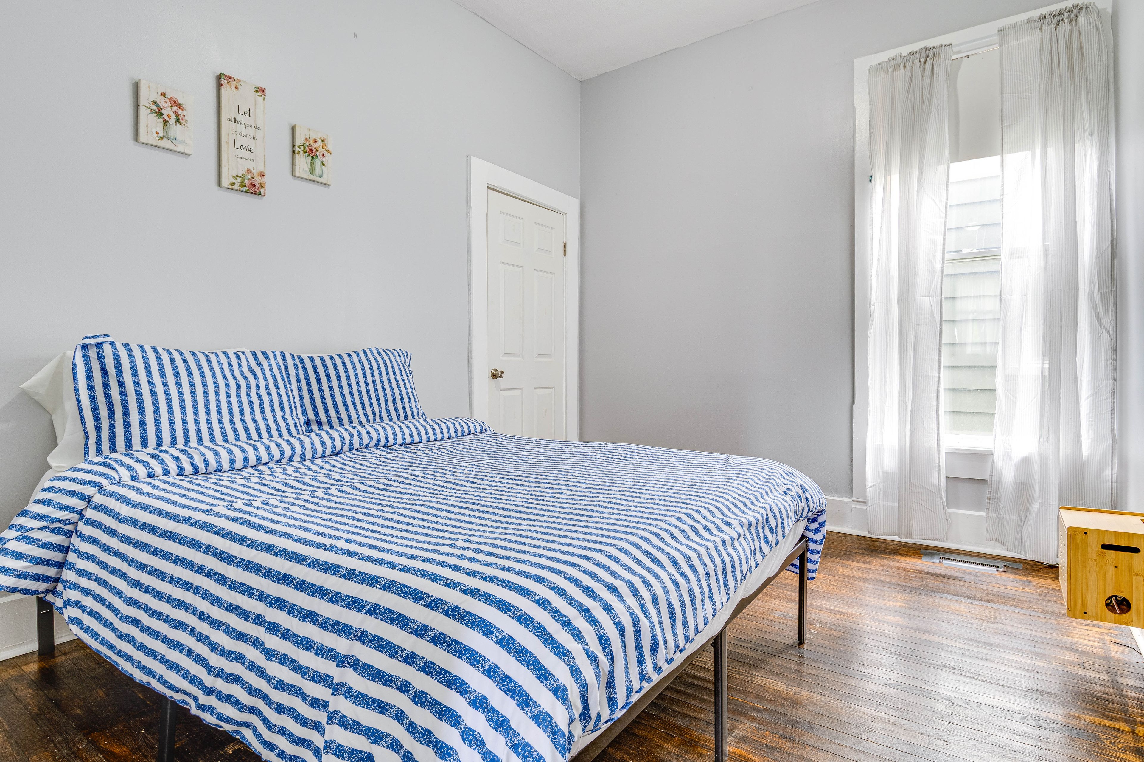 Bedroom 2 | Queen Bed