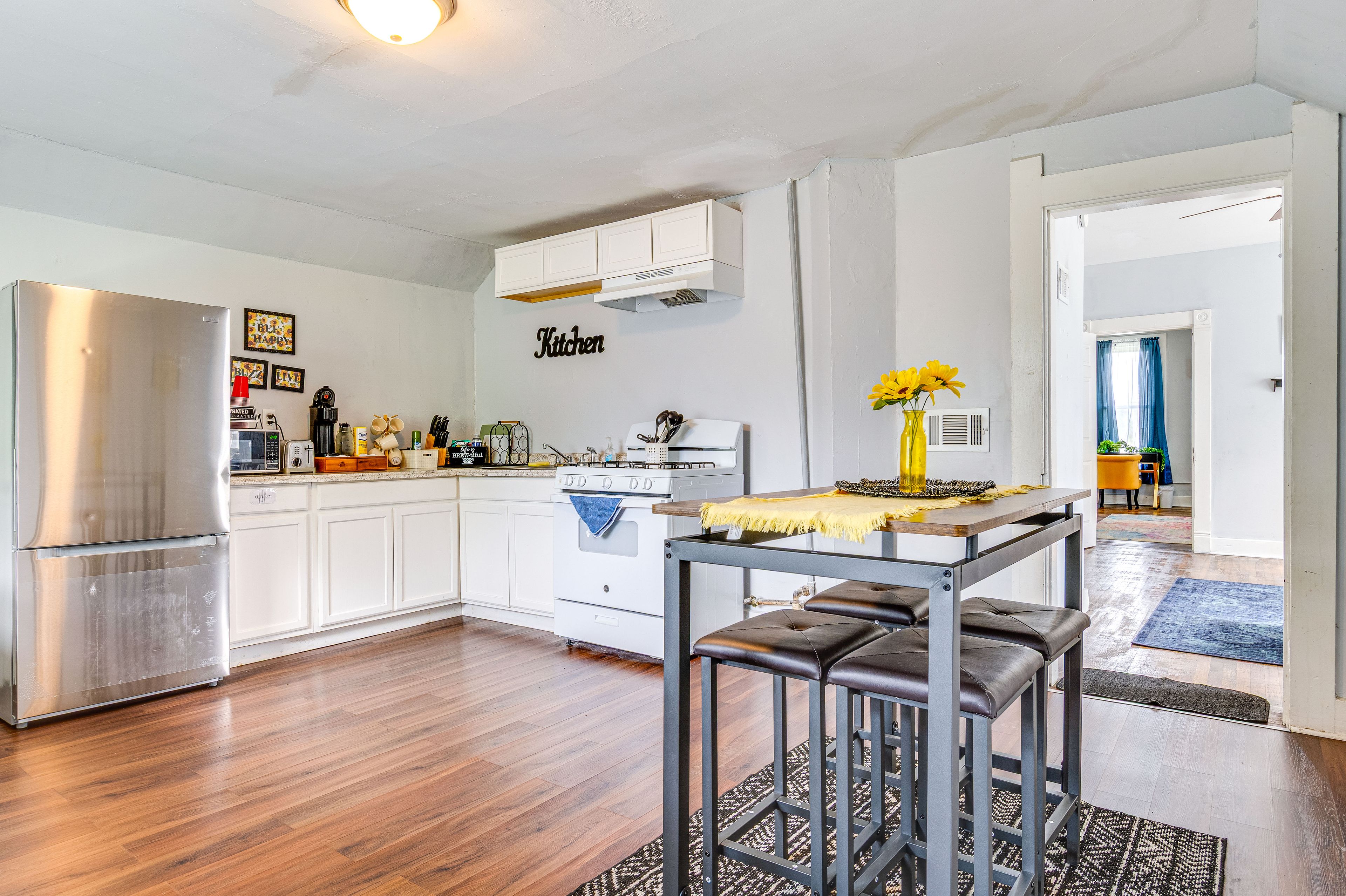 Kitchen & Dining Area