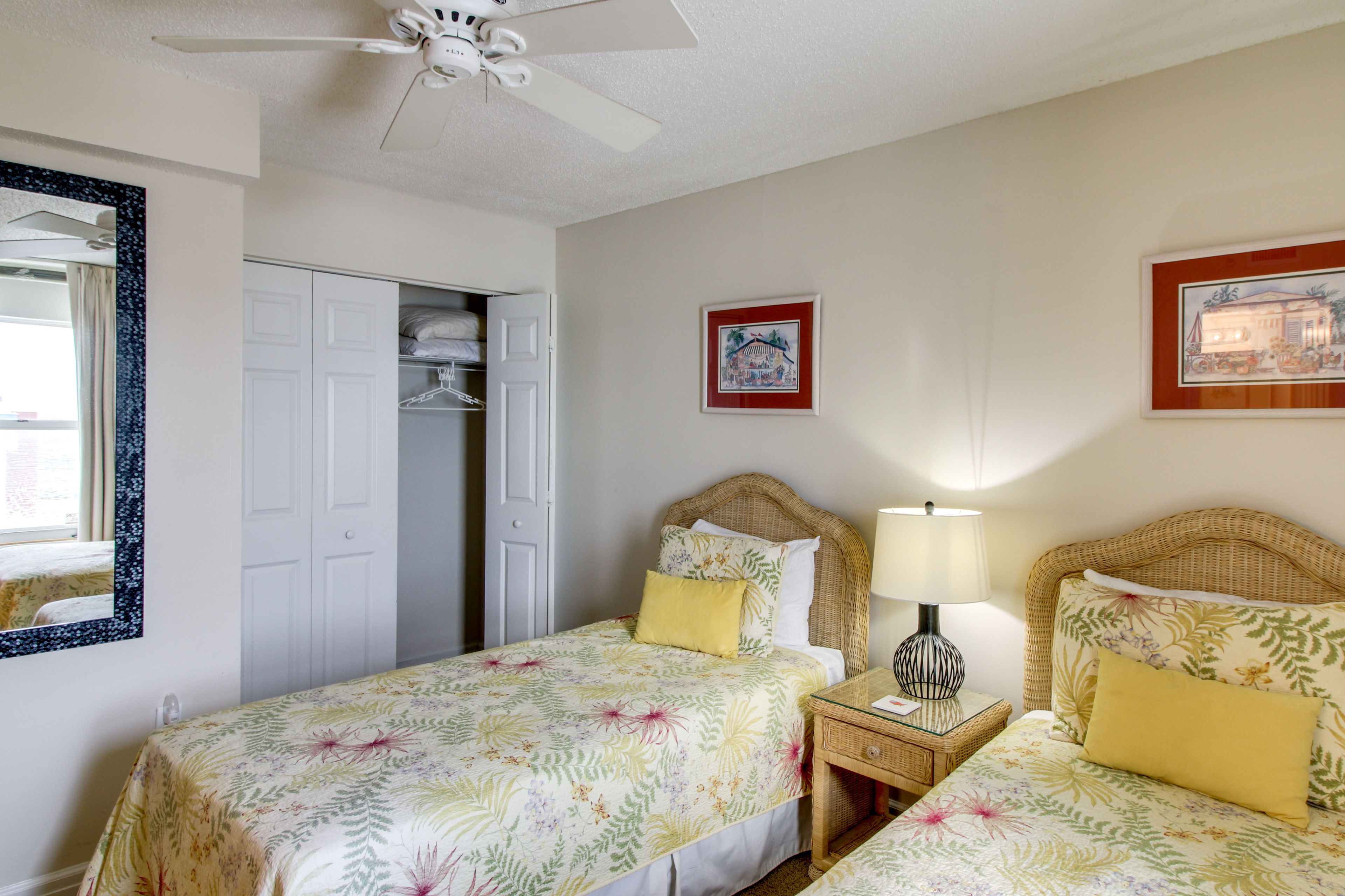 Bedroom 2 | 2 Twin Beds