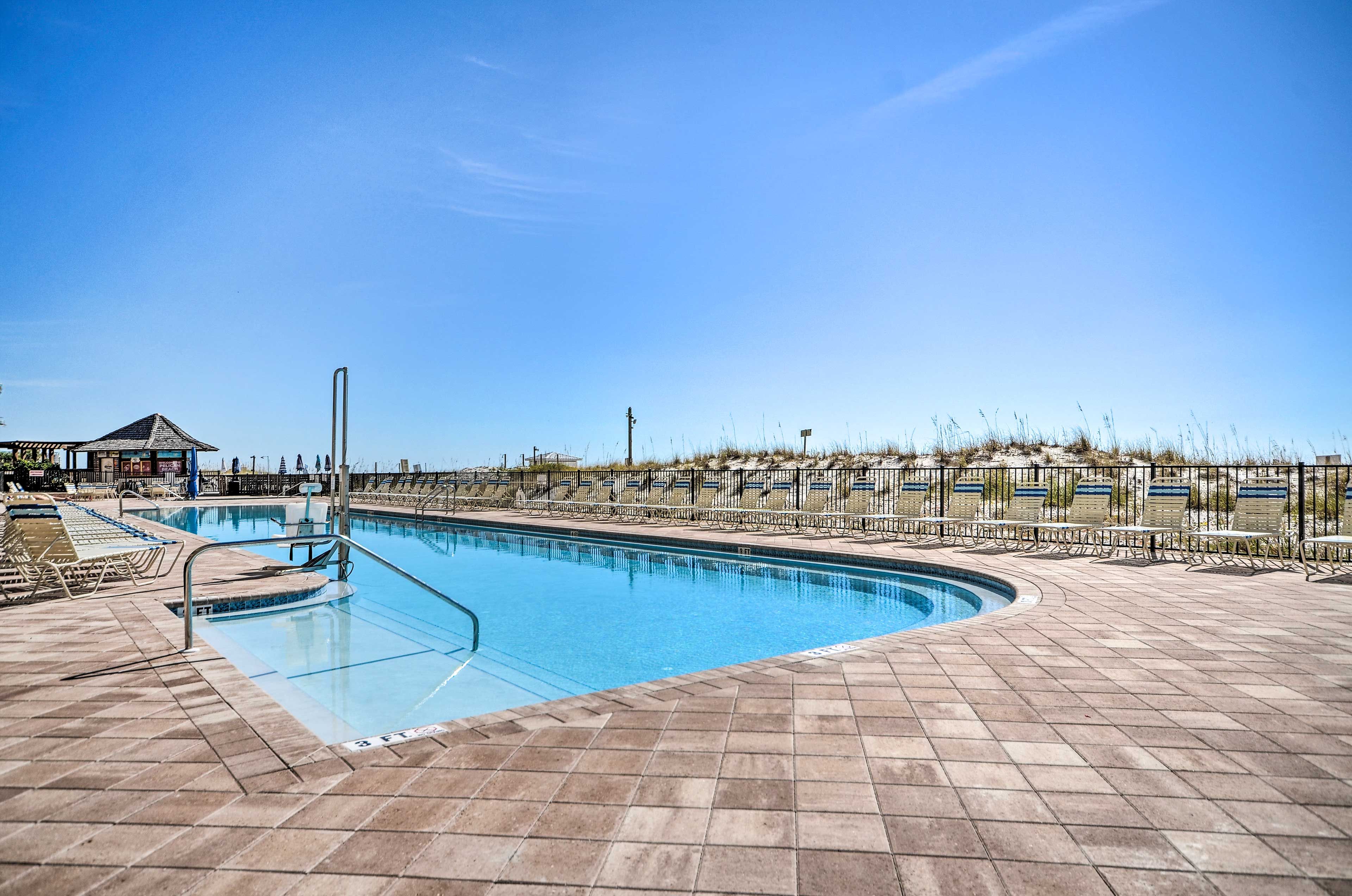 Pelican Beach Resort | Community Amenities