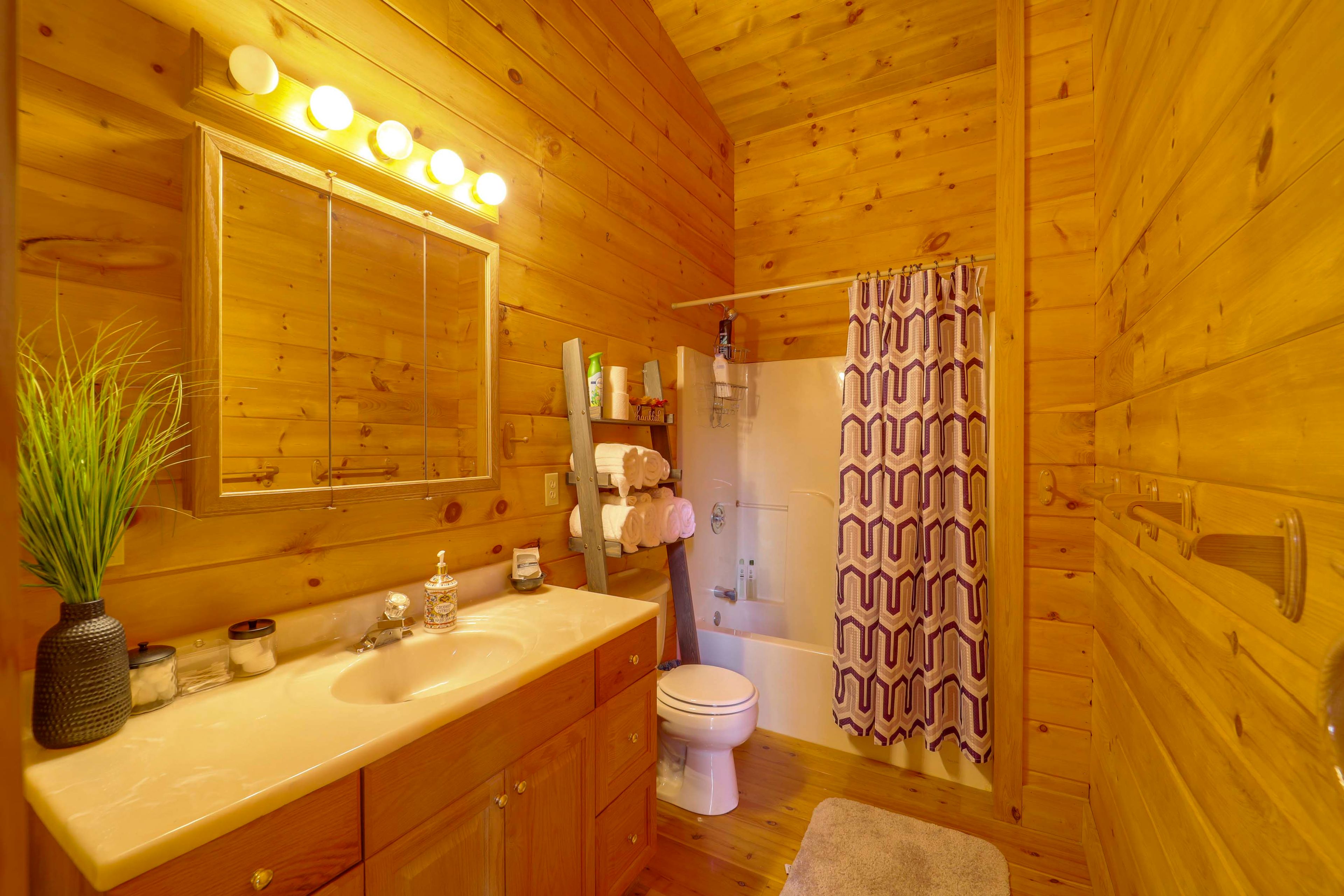 Bathroom | Main Level