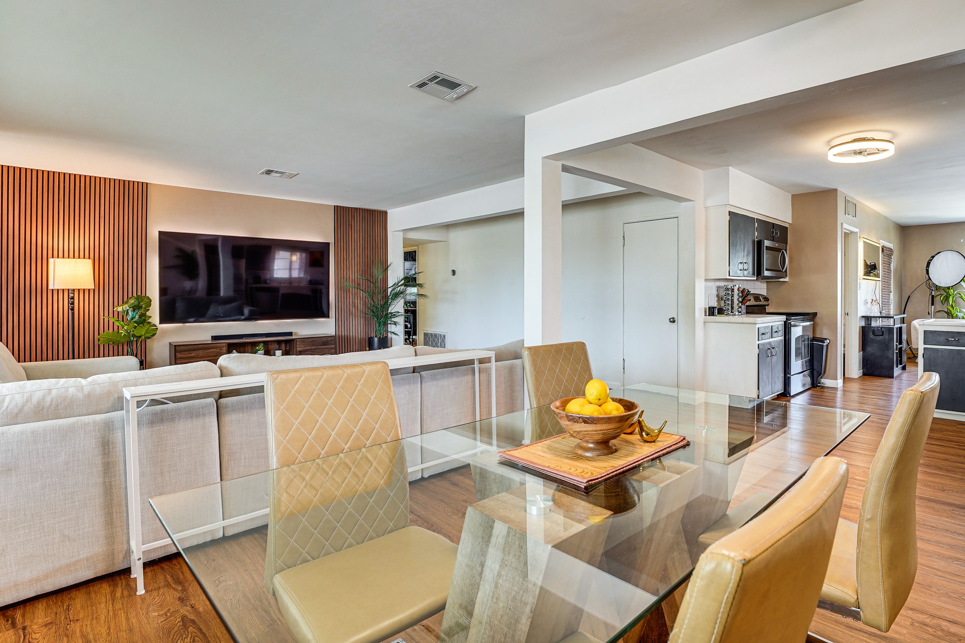 Dining Area | Dishware/Flatware Provided