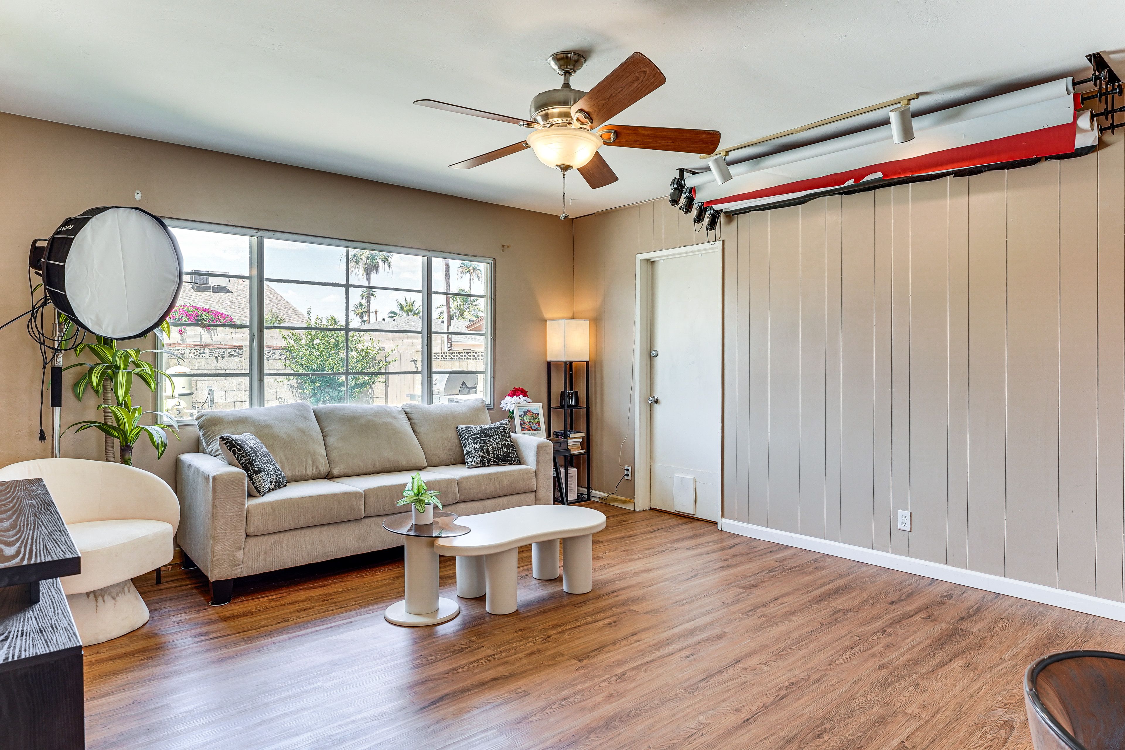 Sunroom | Electronic Backdrop Wall | Photography Lighting