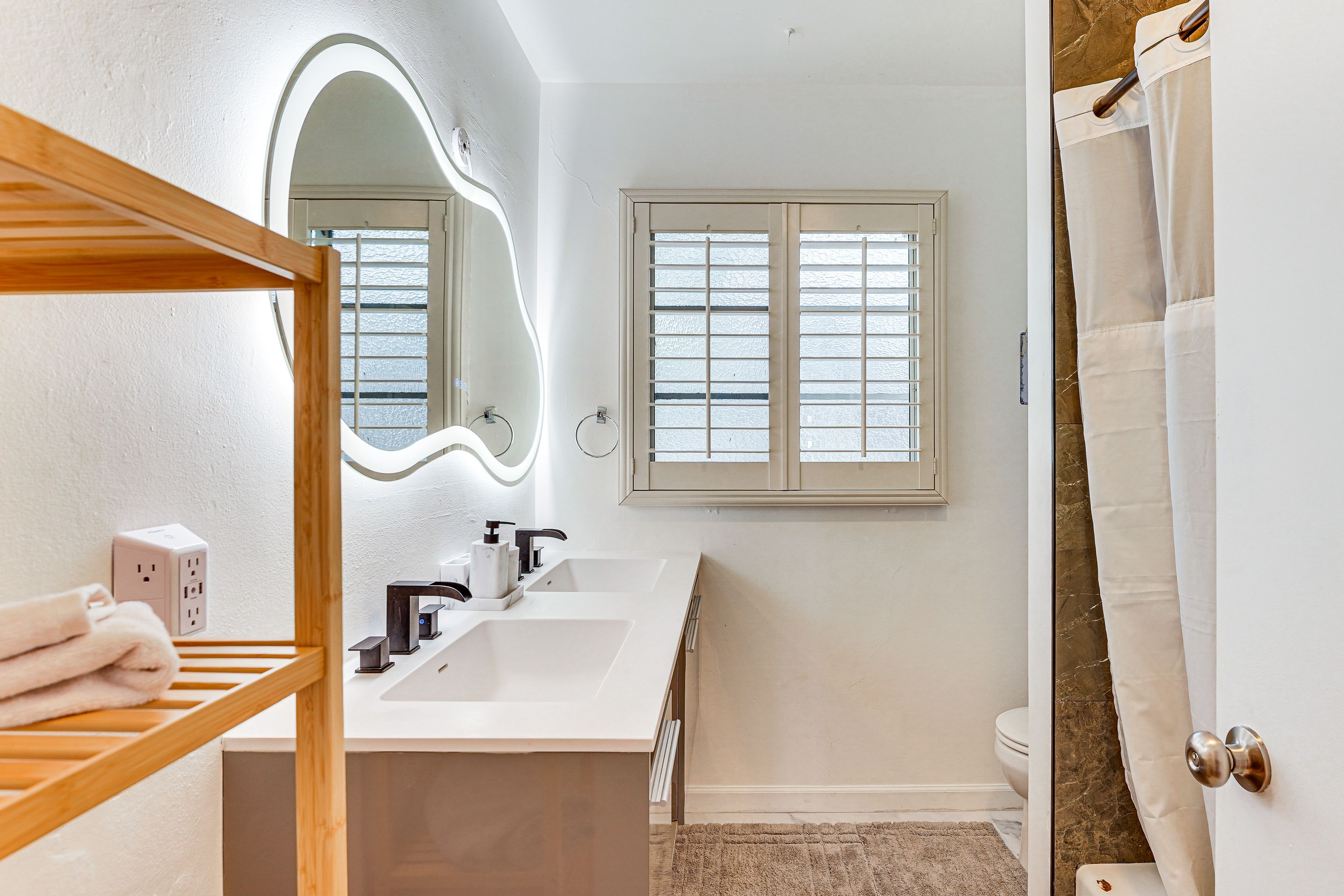 Bathroom | Bathtub/Shower