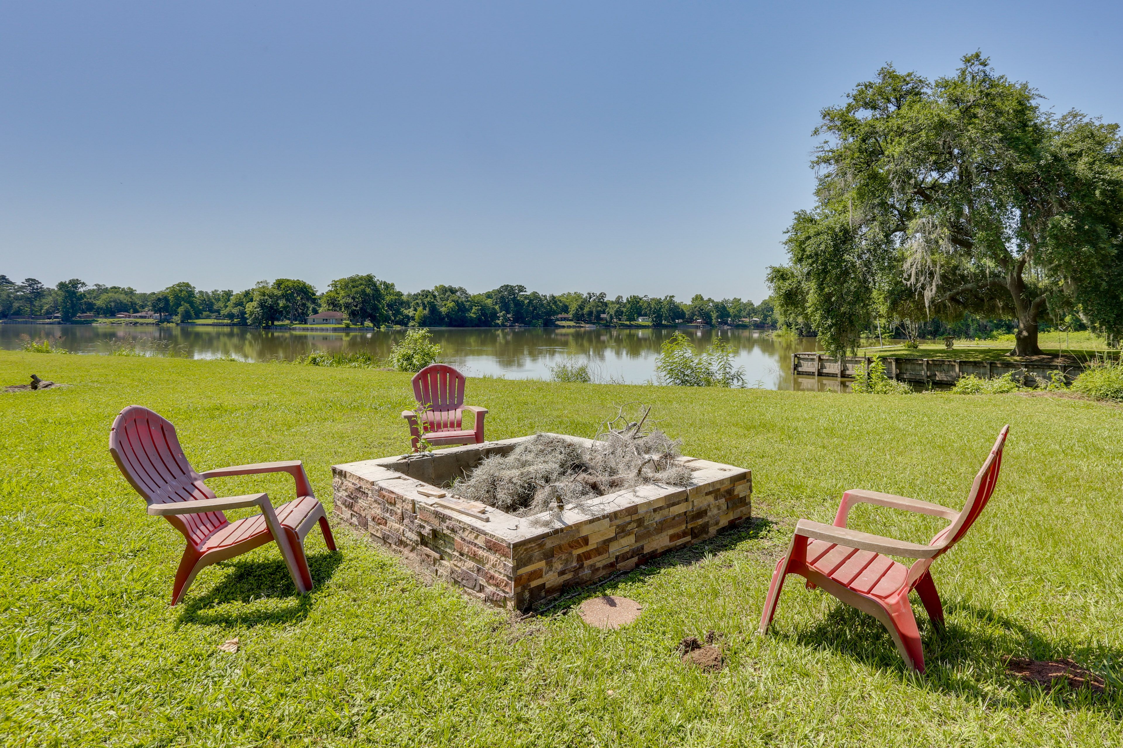 Livingston Vacation Rental | 2BR | 1BA | 1,100 Sq Ft