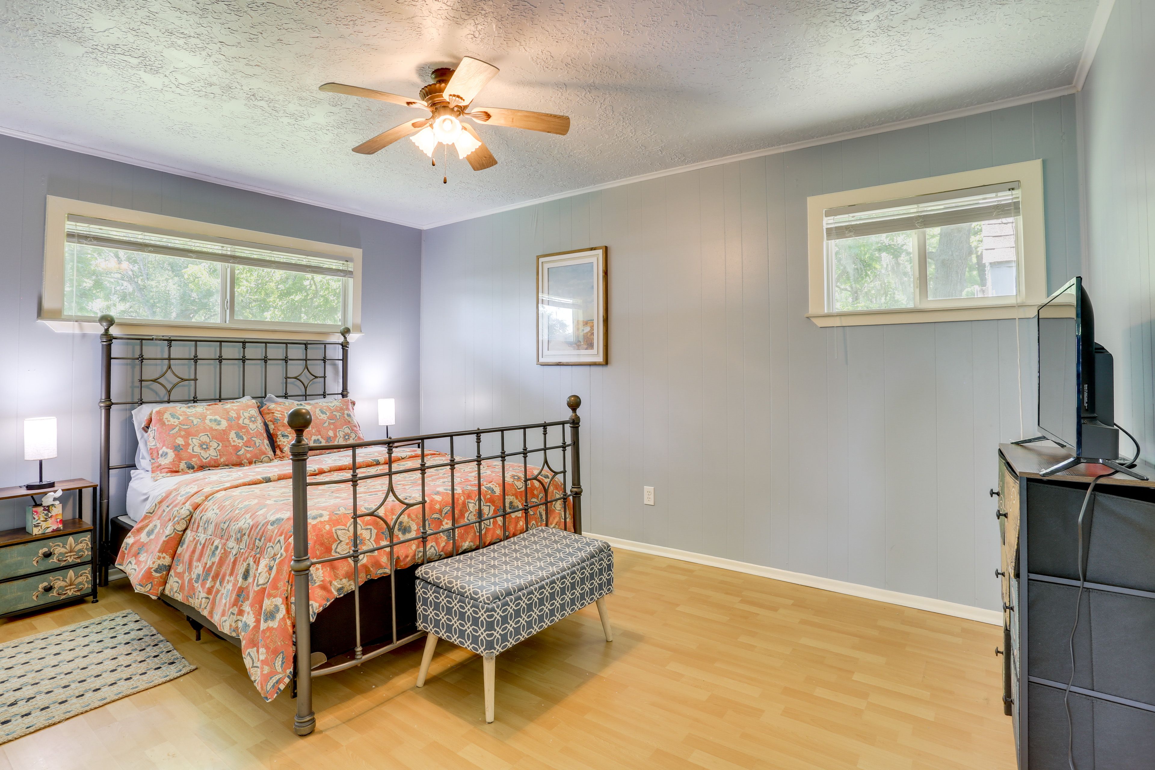 Bedroom 1 | Queen Bed