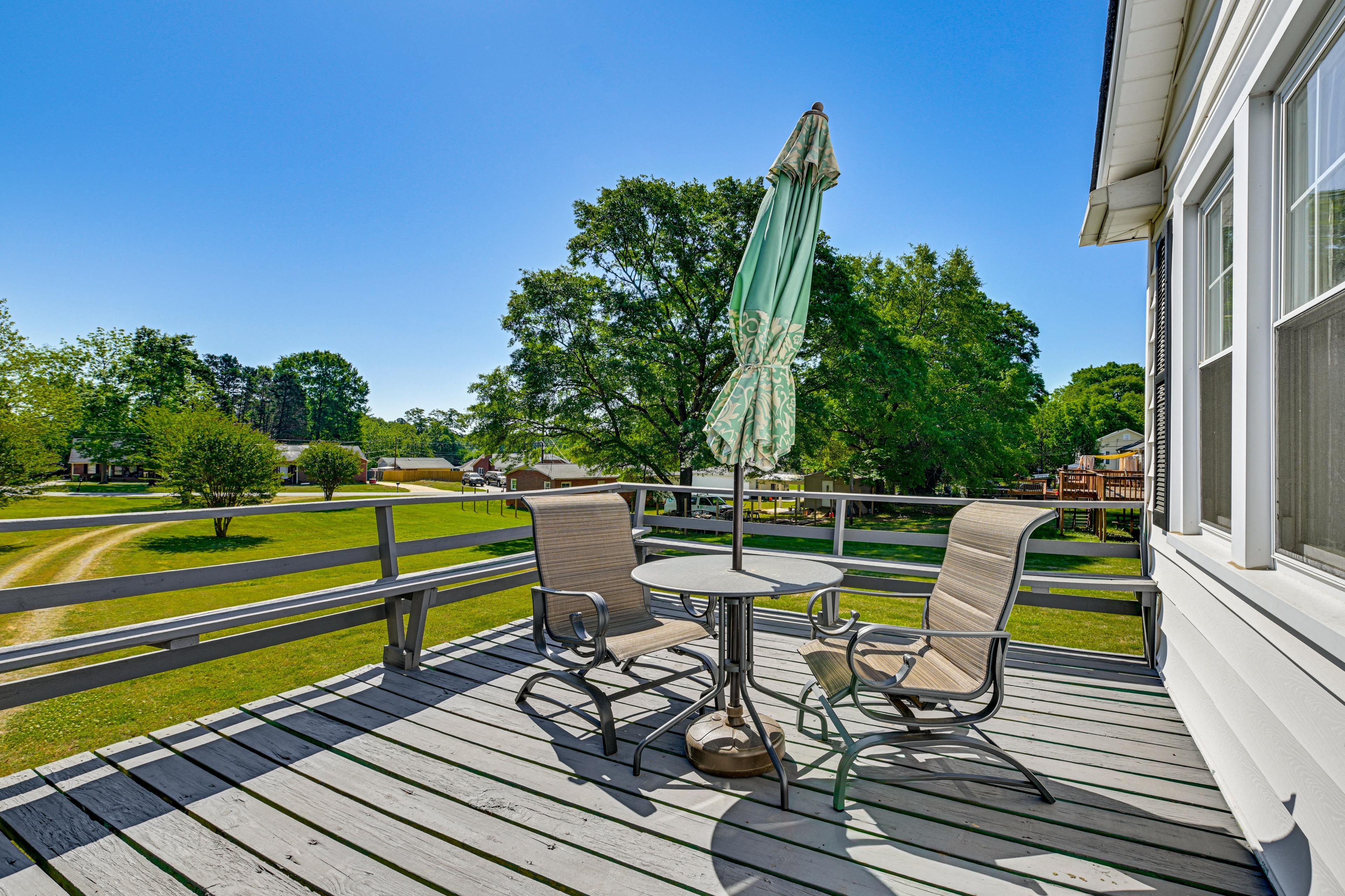 Mt Holly Vacation Rental | 2BR | 1BA | 1,100 Sq Ft | Stairs Required
