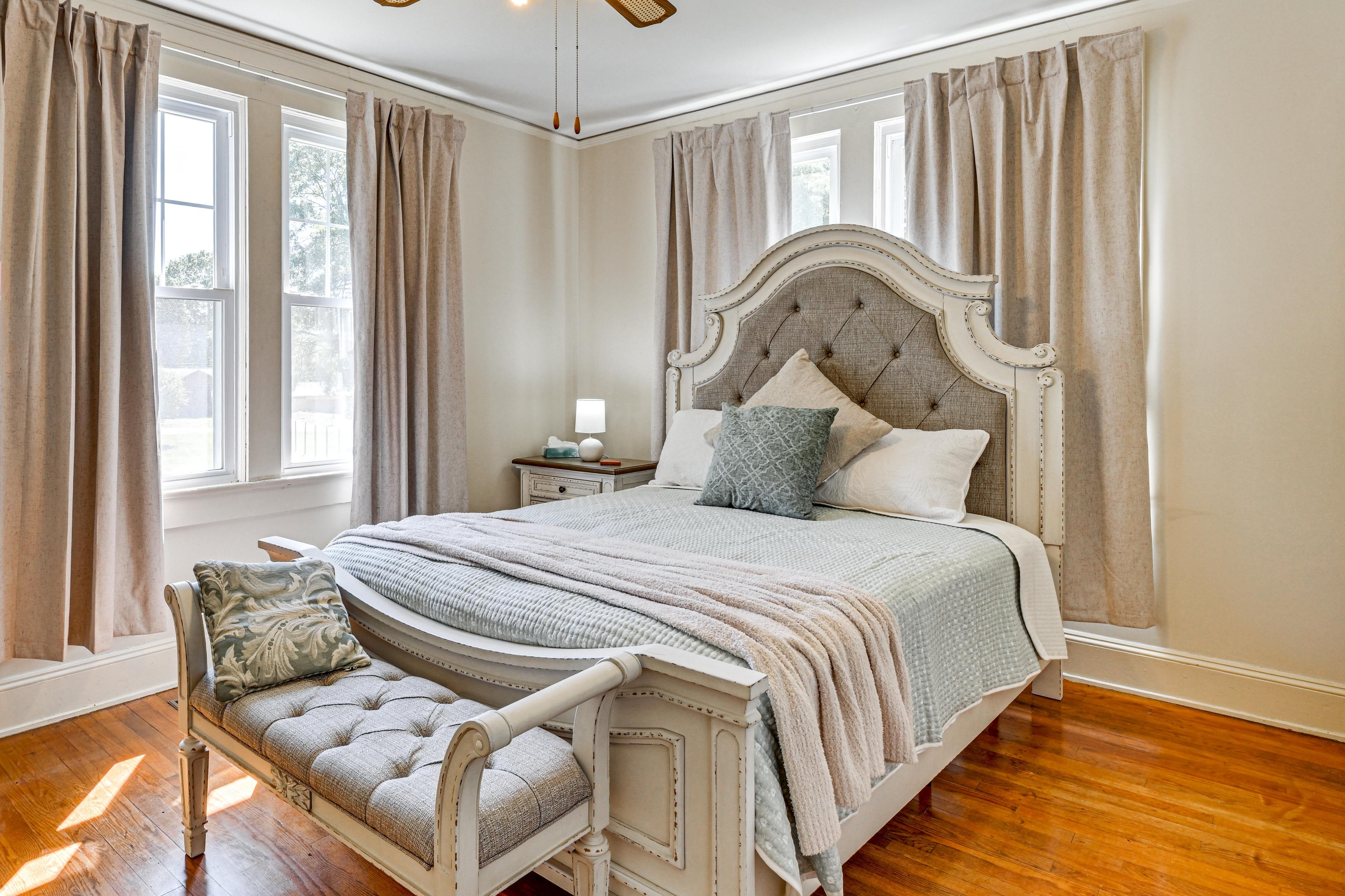Bedroom 1 | King Bed