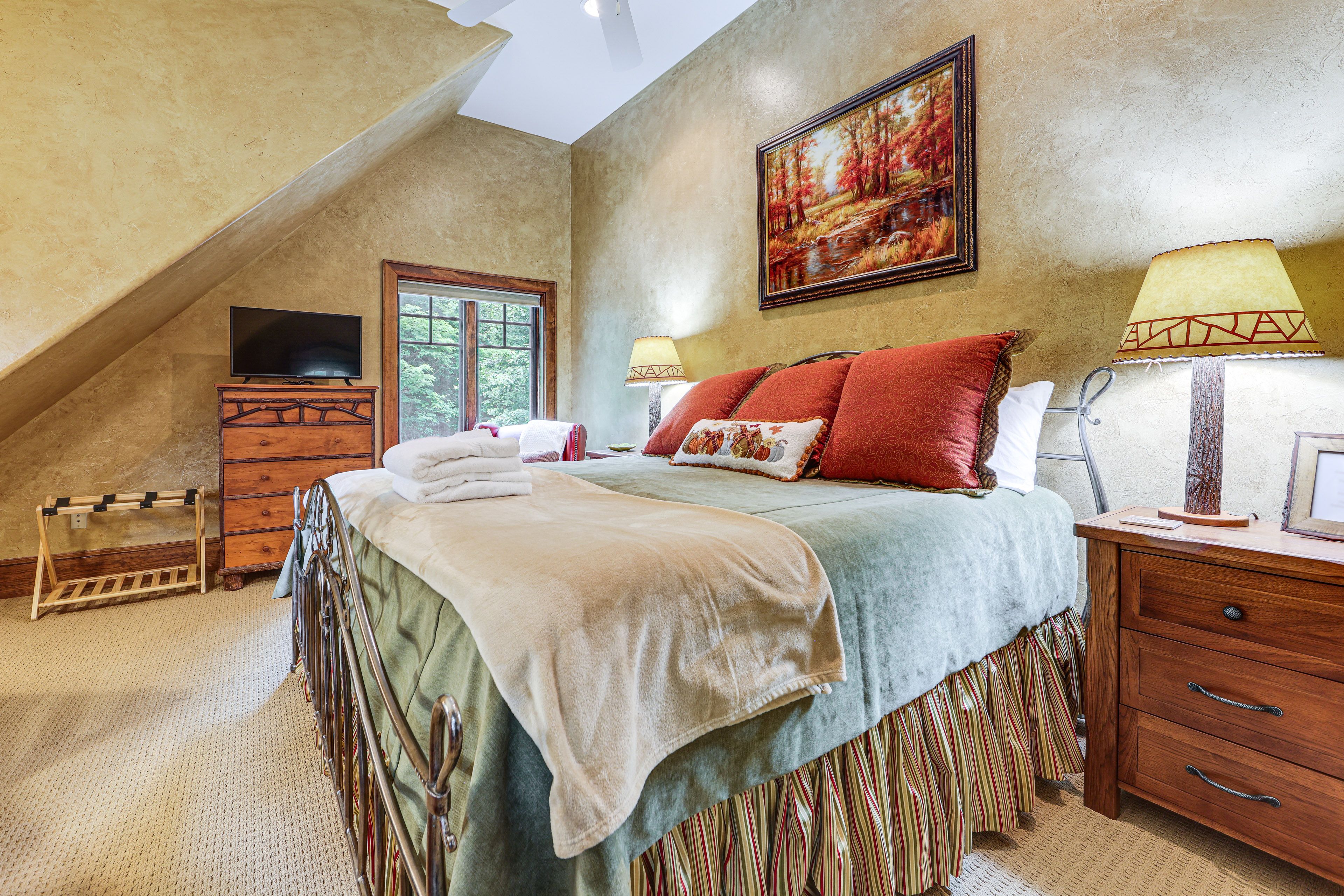 Bedroom 4 | King Bed | 2nd Floor