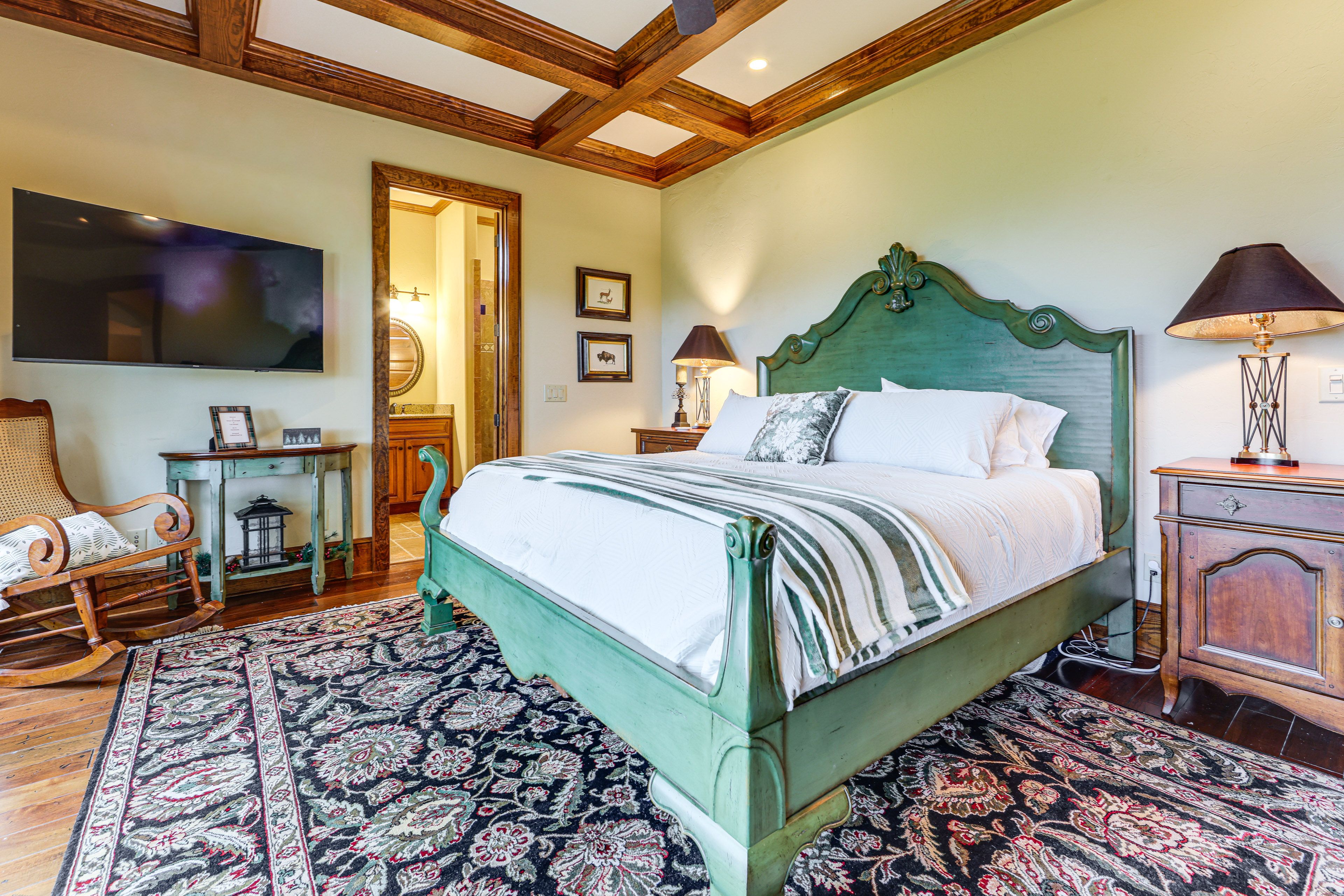 Bedroom 1 | King Bed | 1st Floor