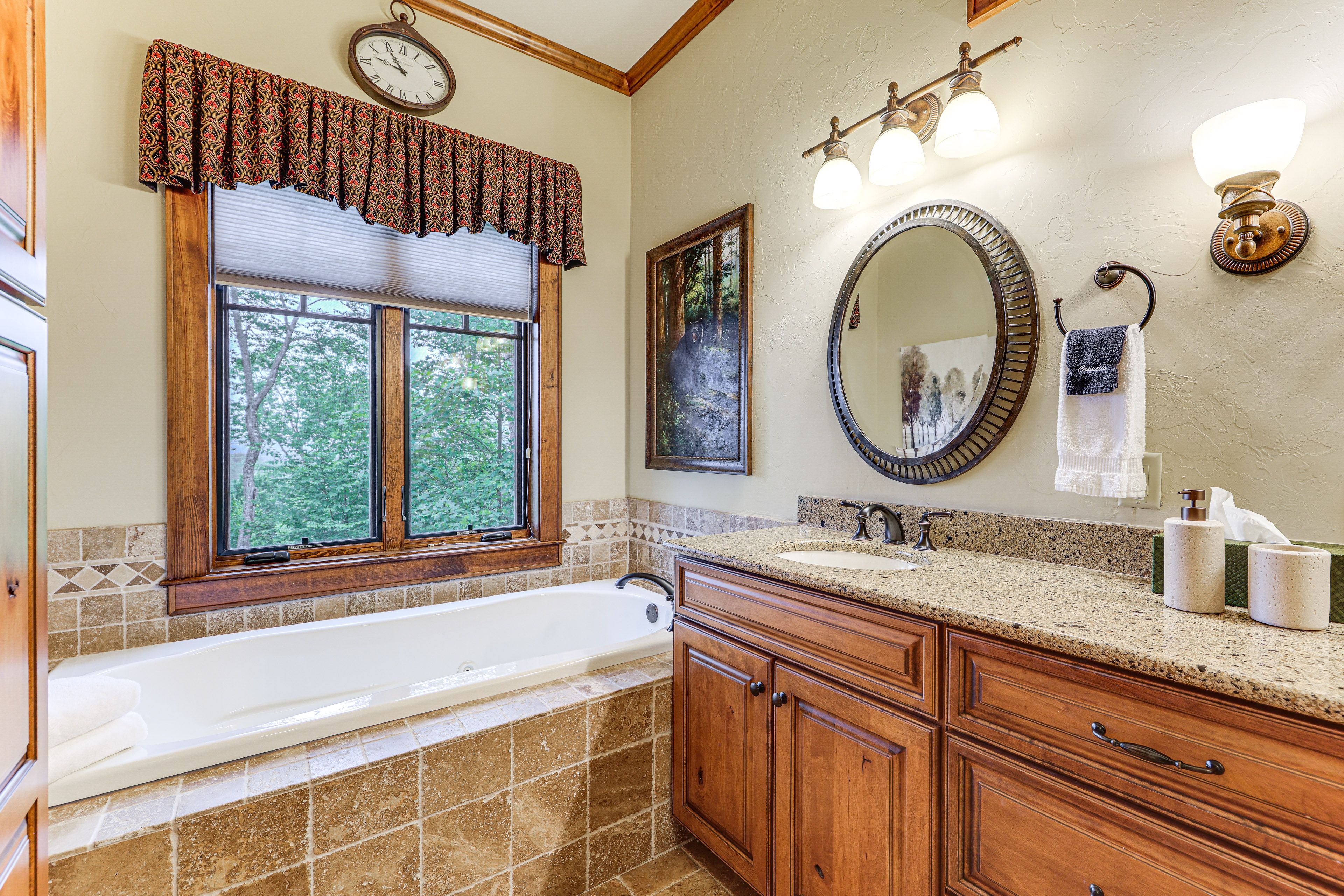 En-Suite Bathroom | 1st Floor