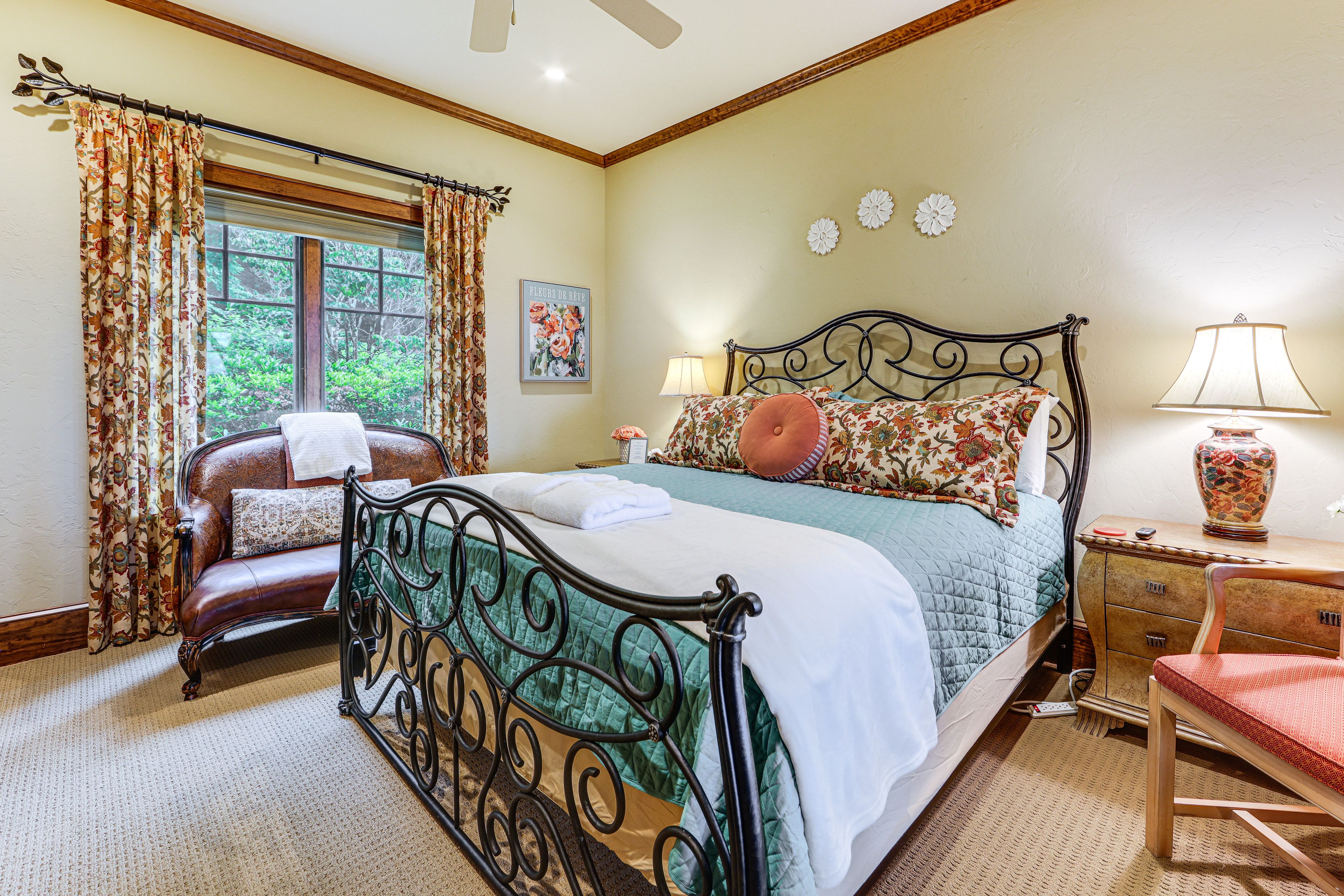Bedroom 2 | King Bed | 1st Floor