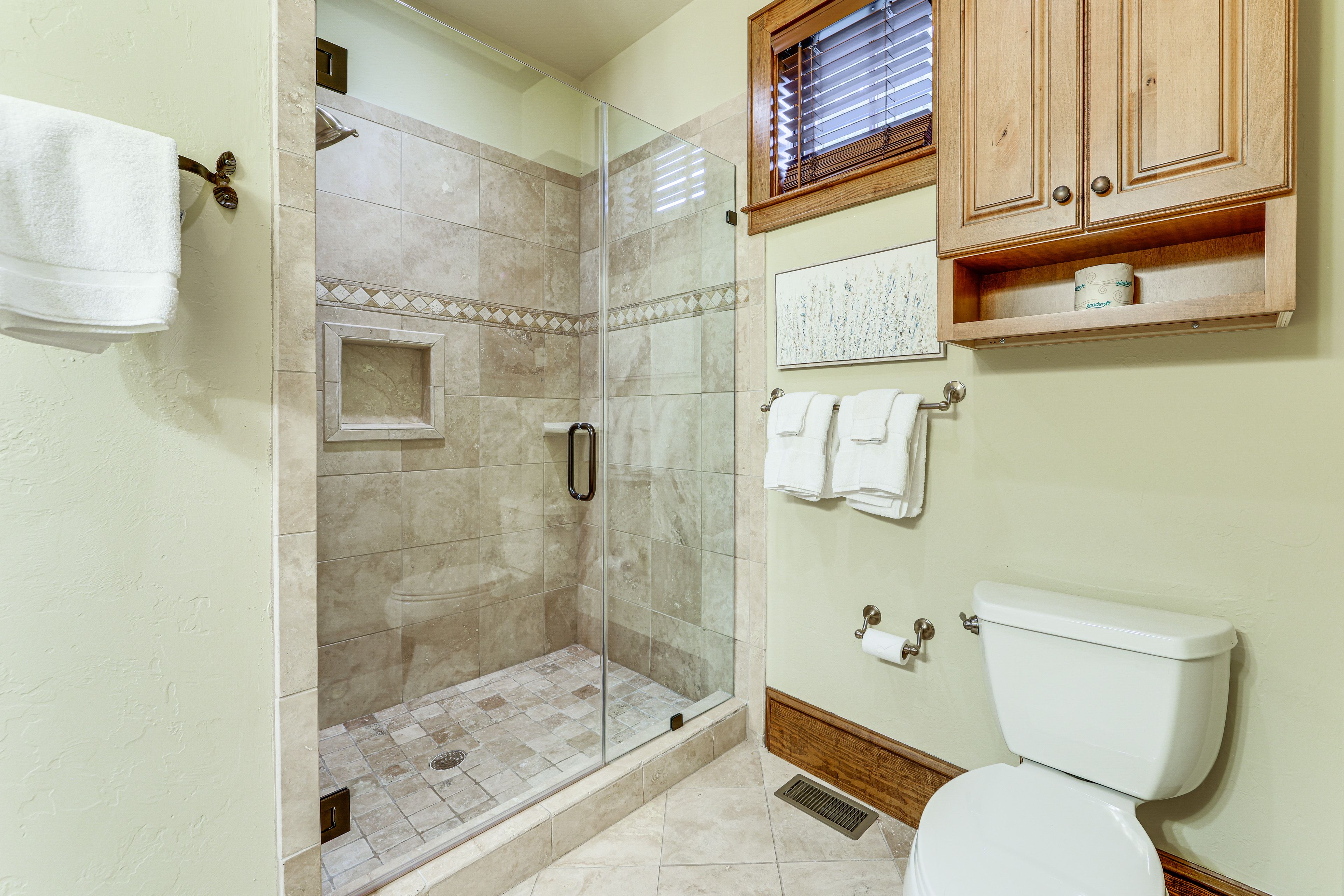 En-Suite Bathroom | 1st Floor