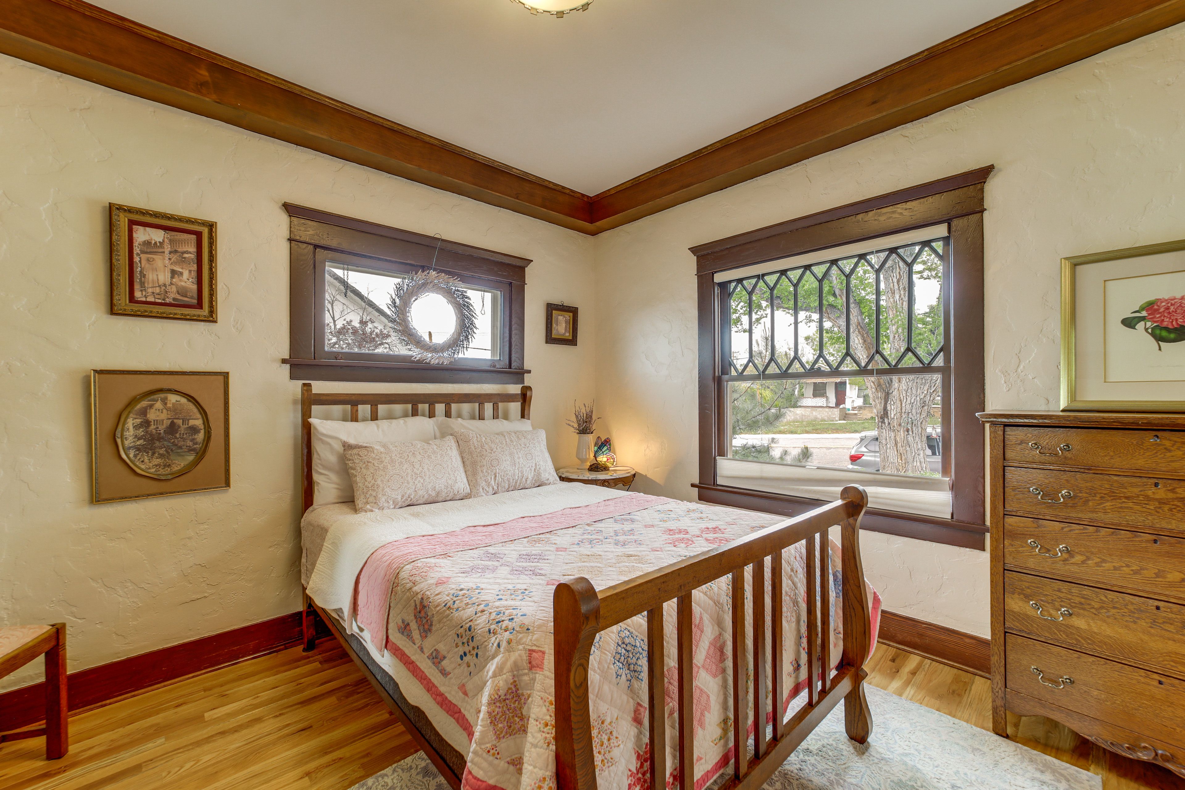 Bedroom 2 | Queen Bed