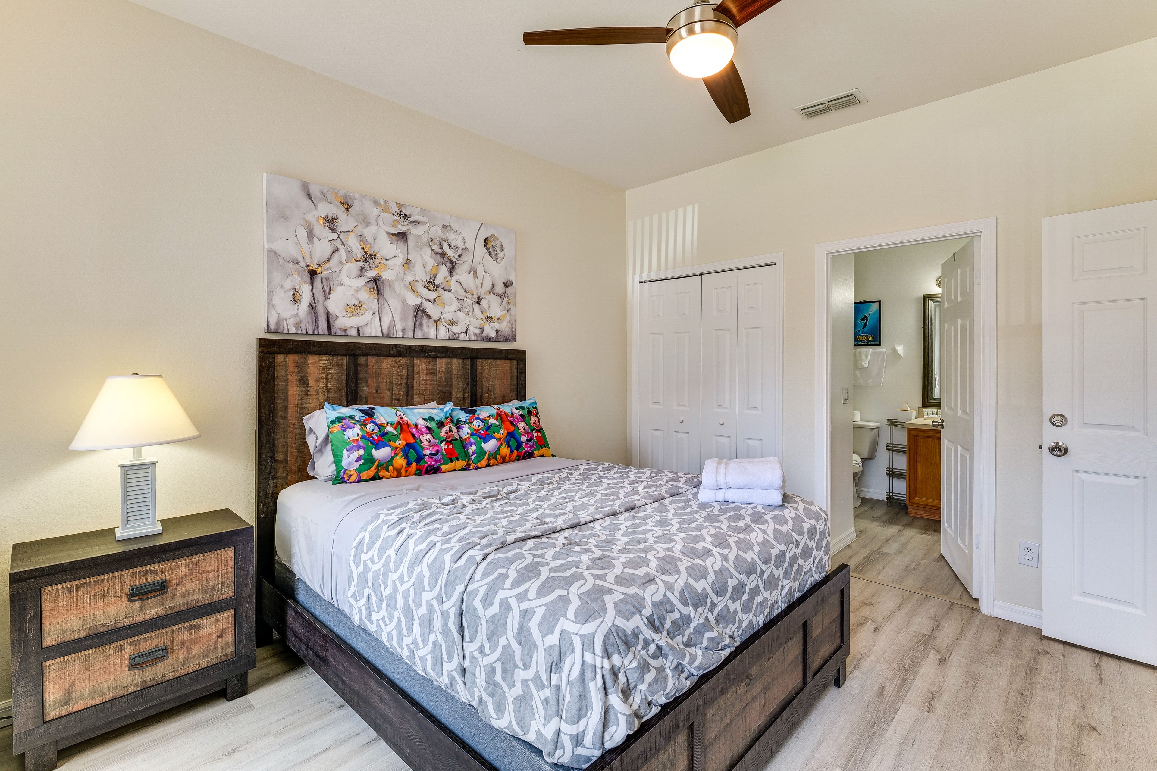 Bedroom 1 | Queen Bed | 1st Floor