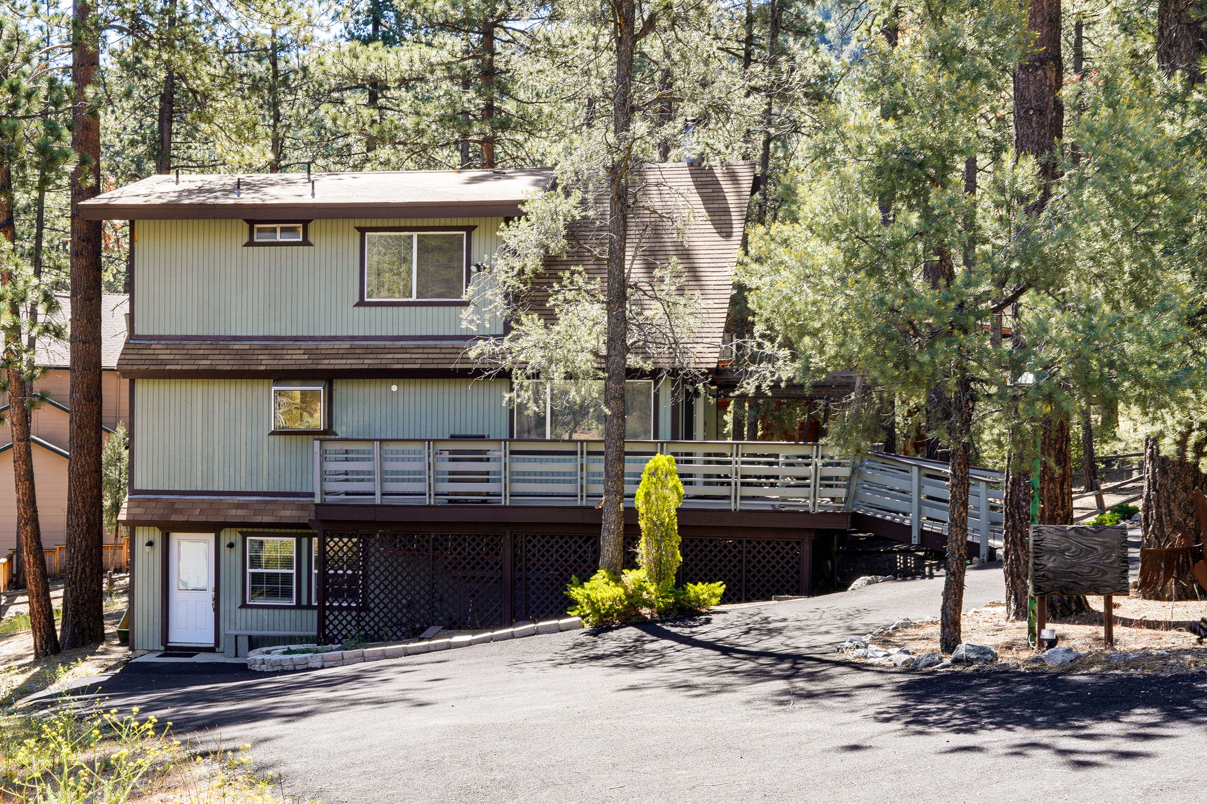 Exterior | Ample Driveway Parking