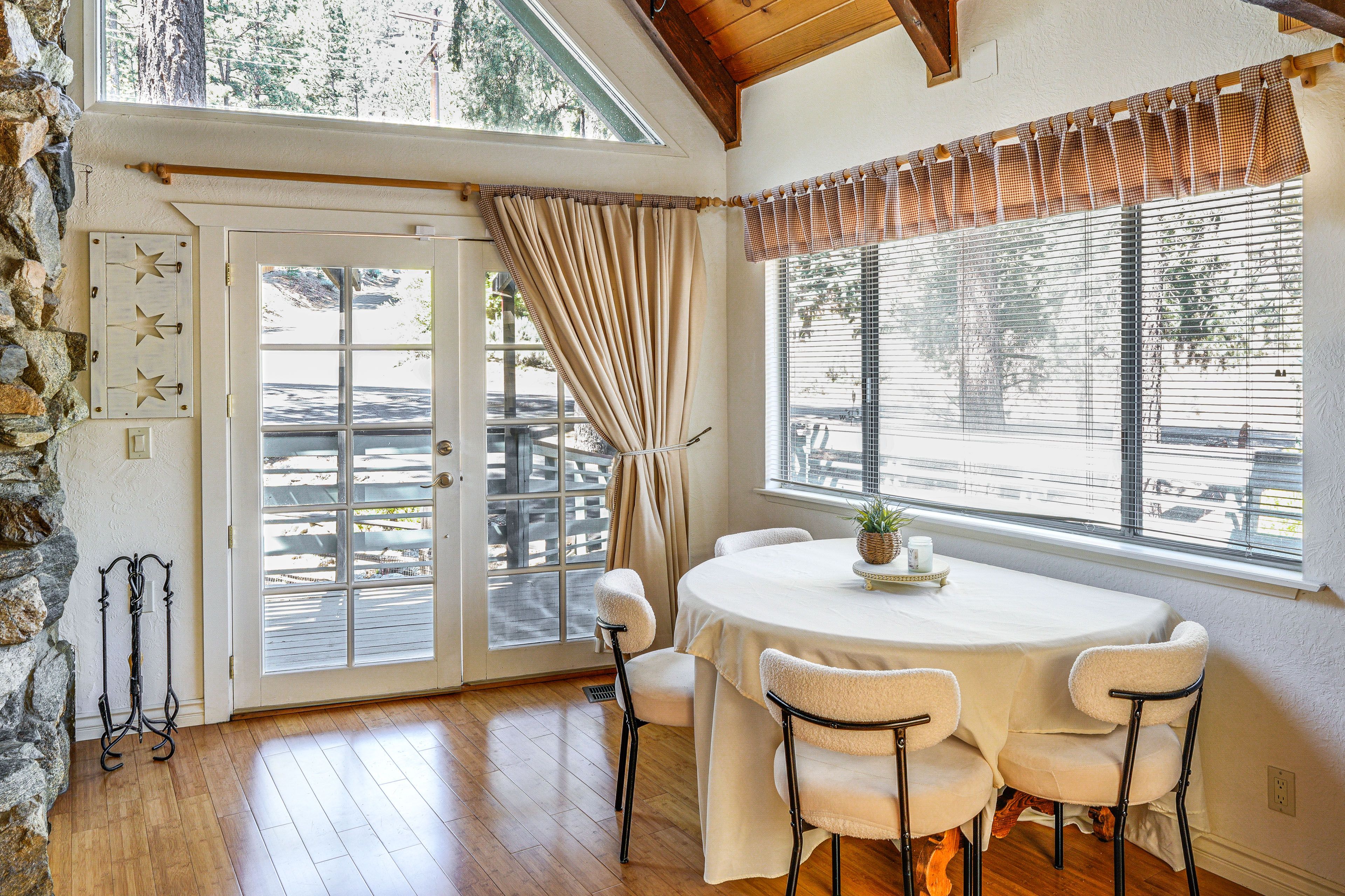 Dining Area | Dishes & Flatware Provided | 1st Floor