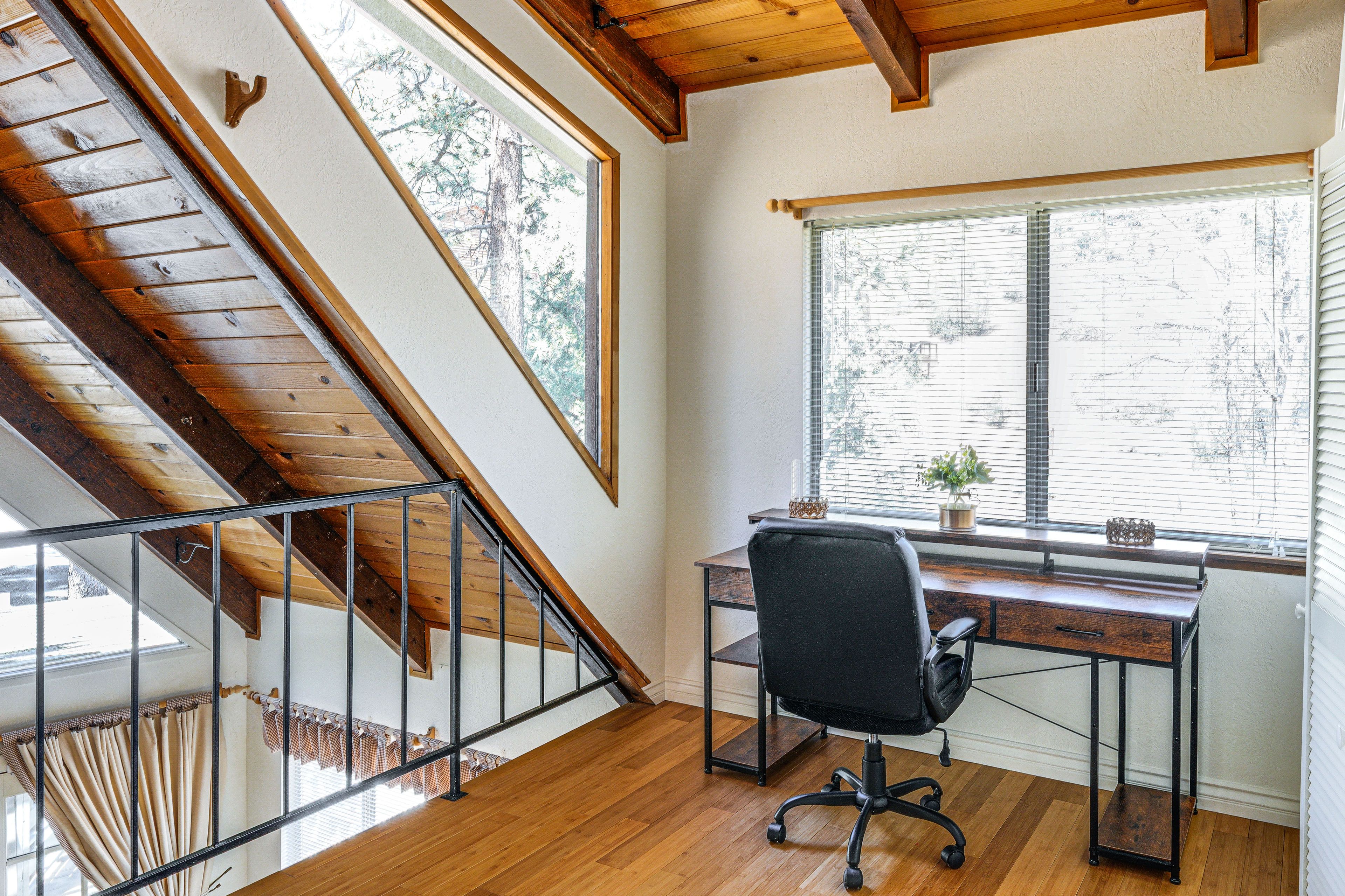 Loft | Desk | Sitting Area | 2nd Floor