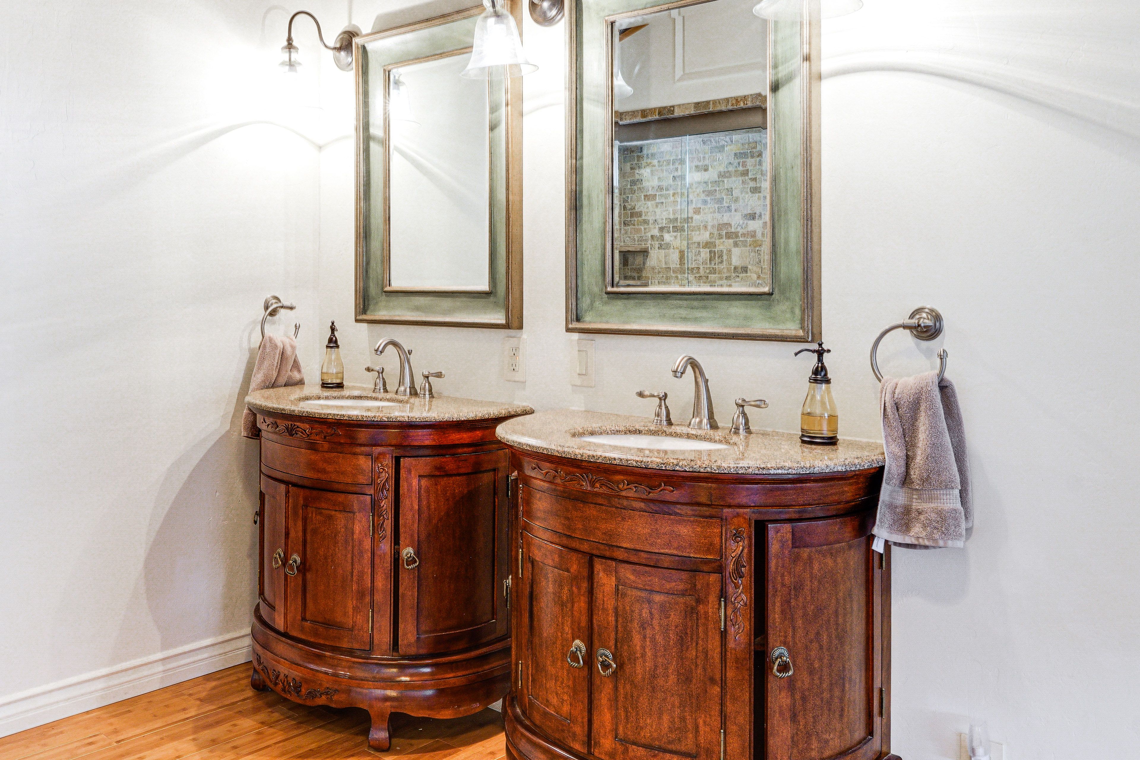 Full Bathroom | 2nd Floor