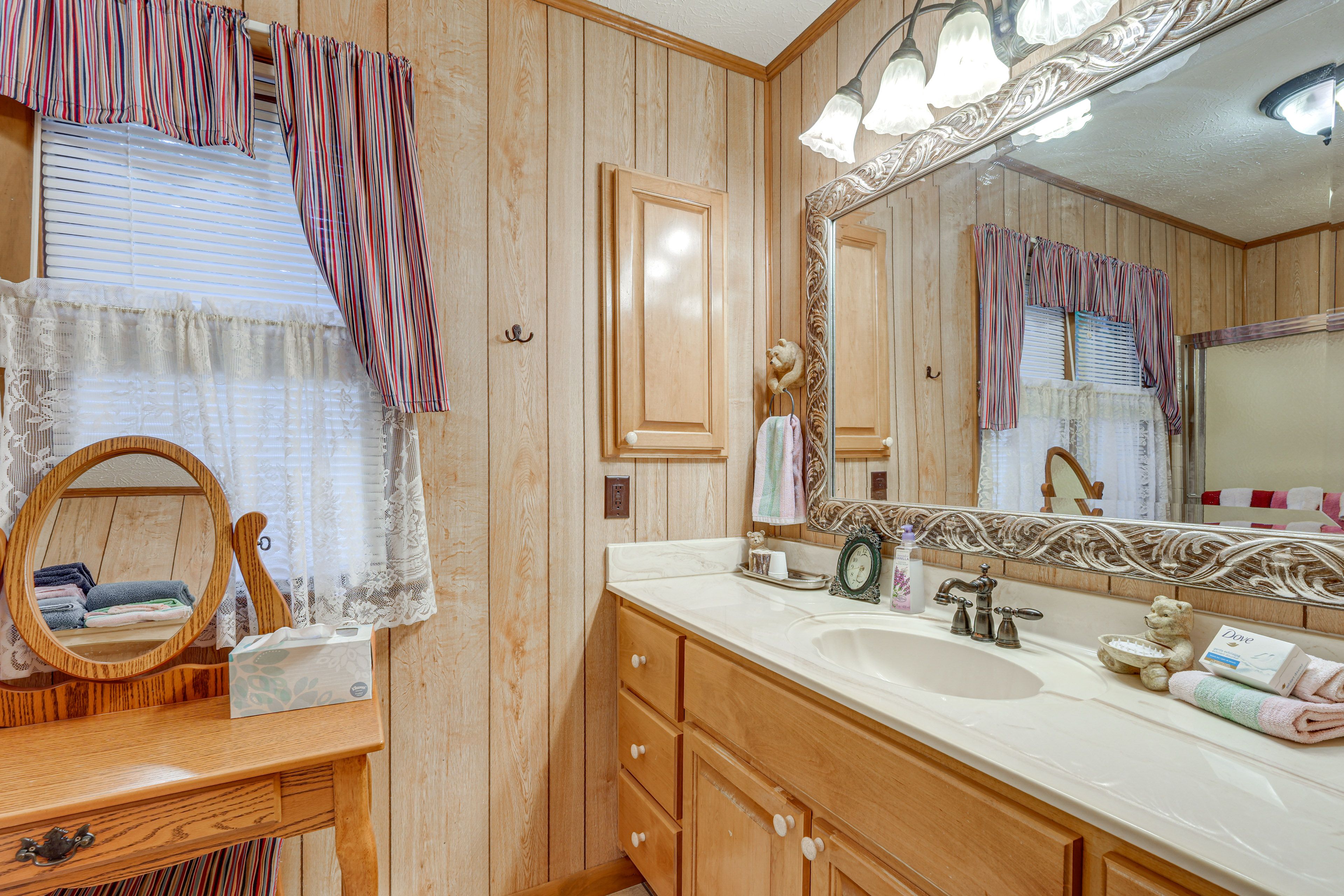Bathroom | 2nd Floor