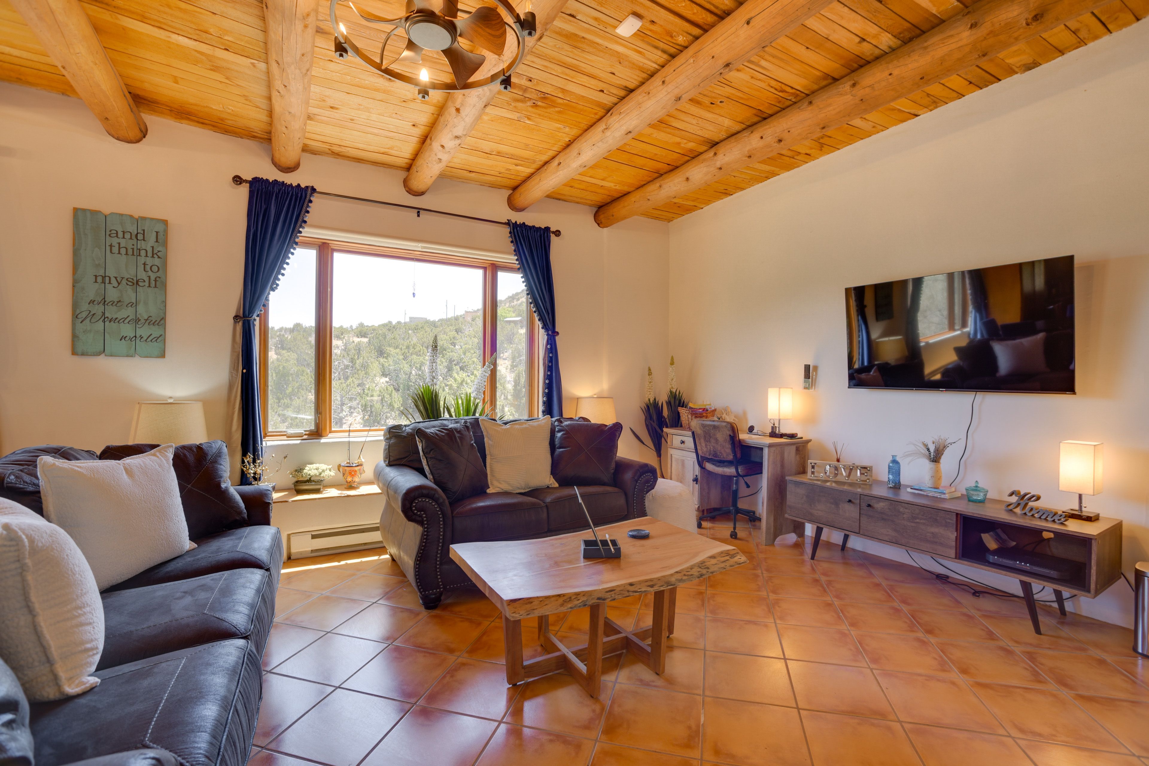 Living Room | Smart TV | Workspace