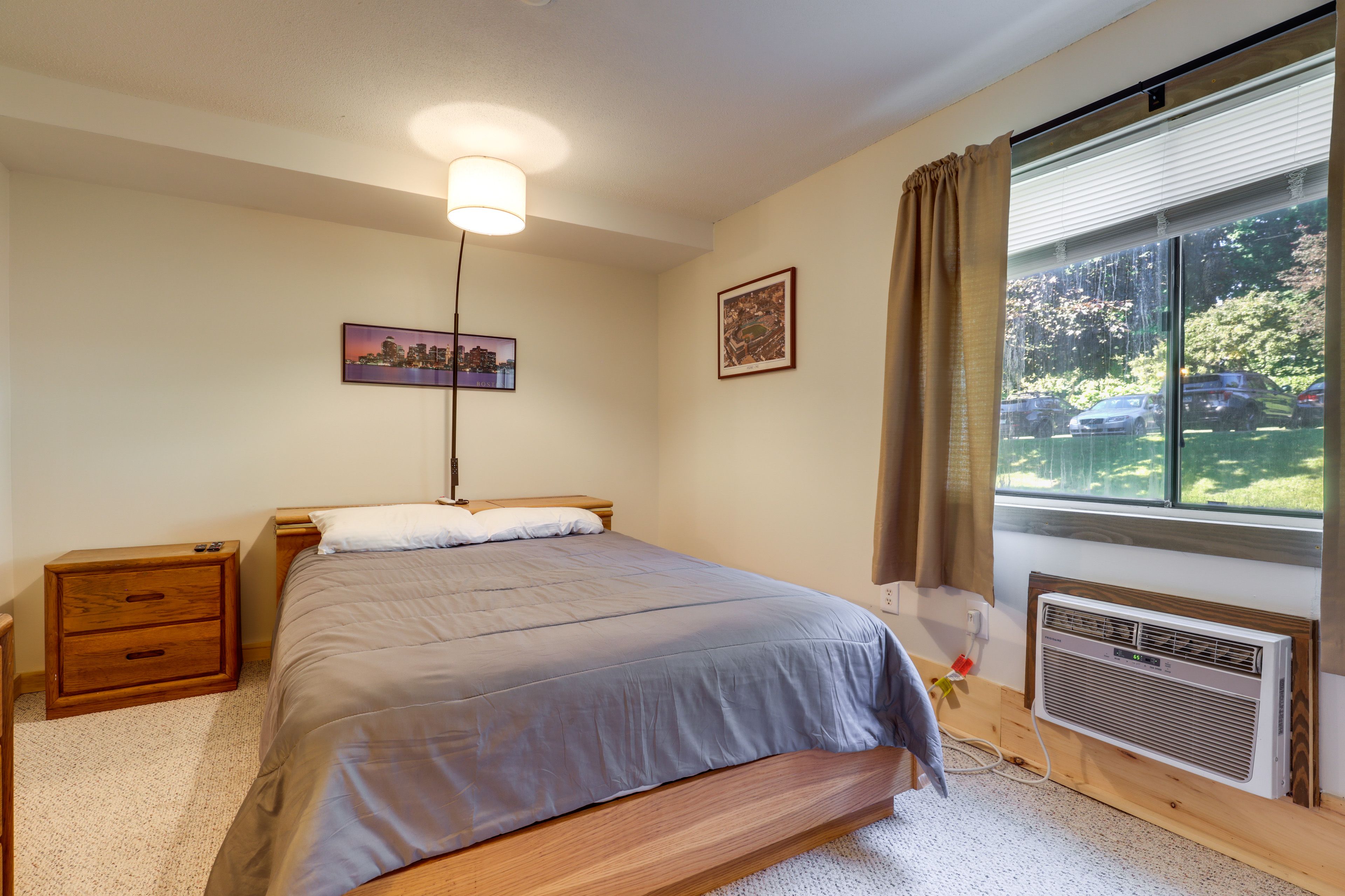 Bedroom 1 | Queen Bed