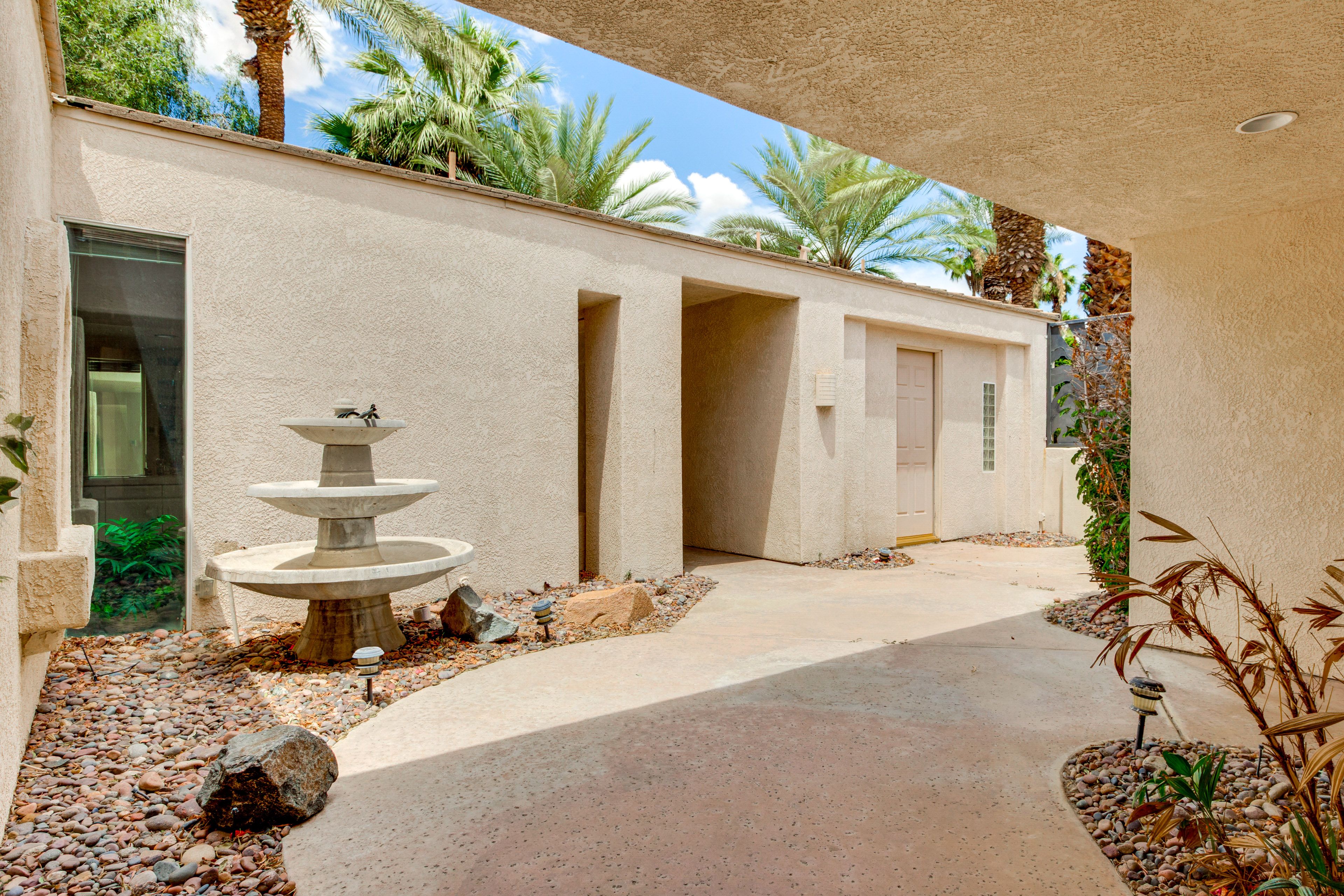 Casita Exterior | Entry