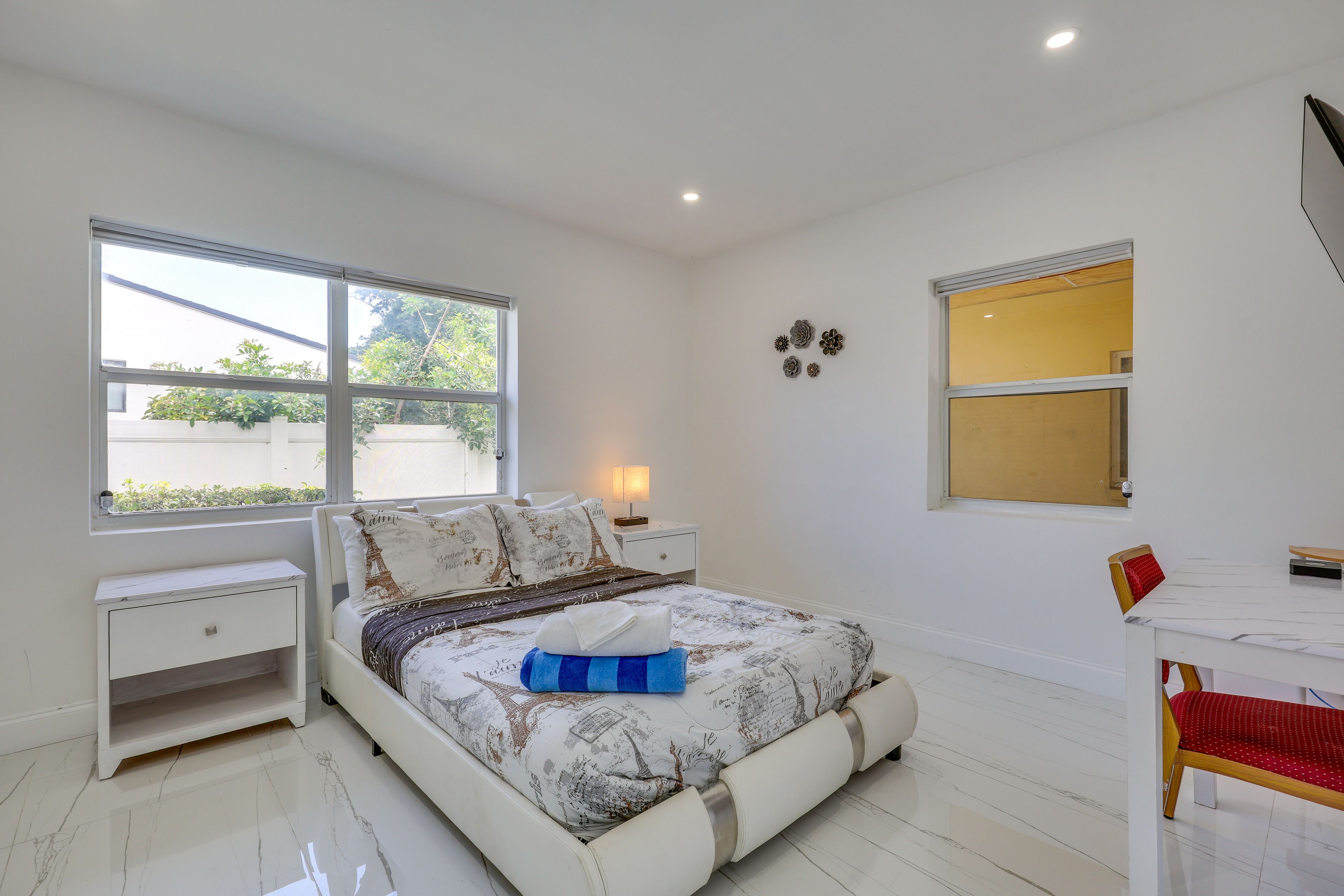 Bedroom 3 | Queen Bed | Full Rollaway Bed