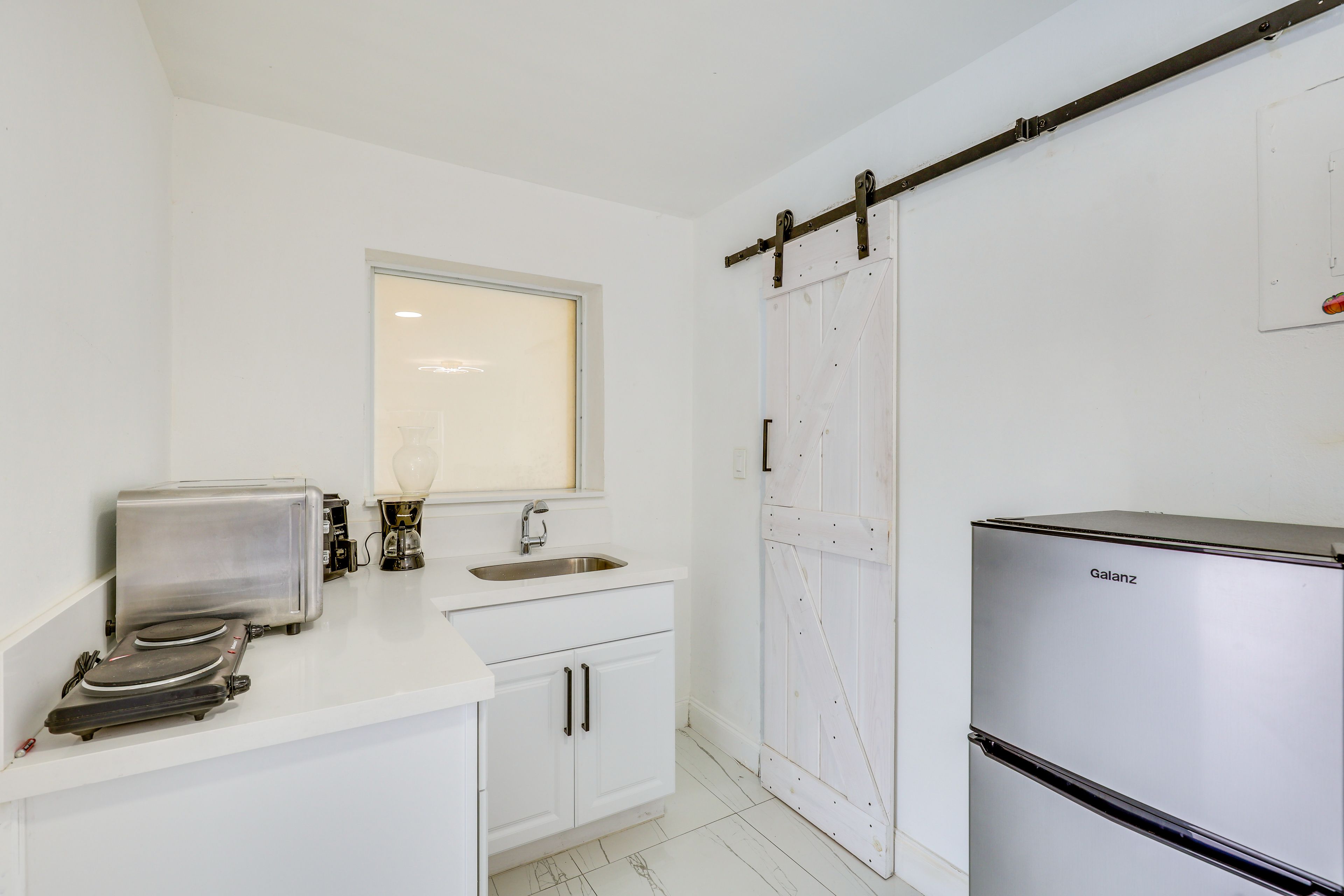 Kitchenette (Detached Casita)