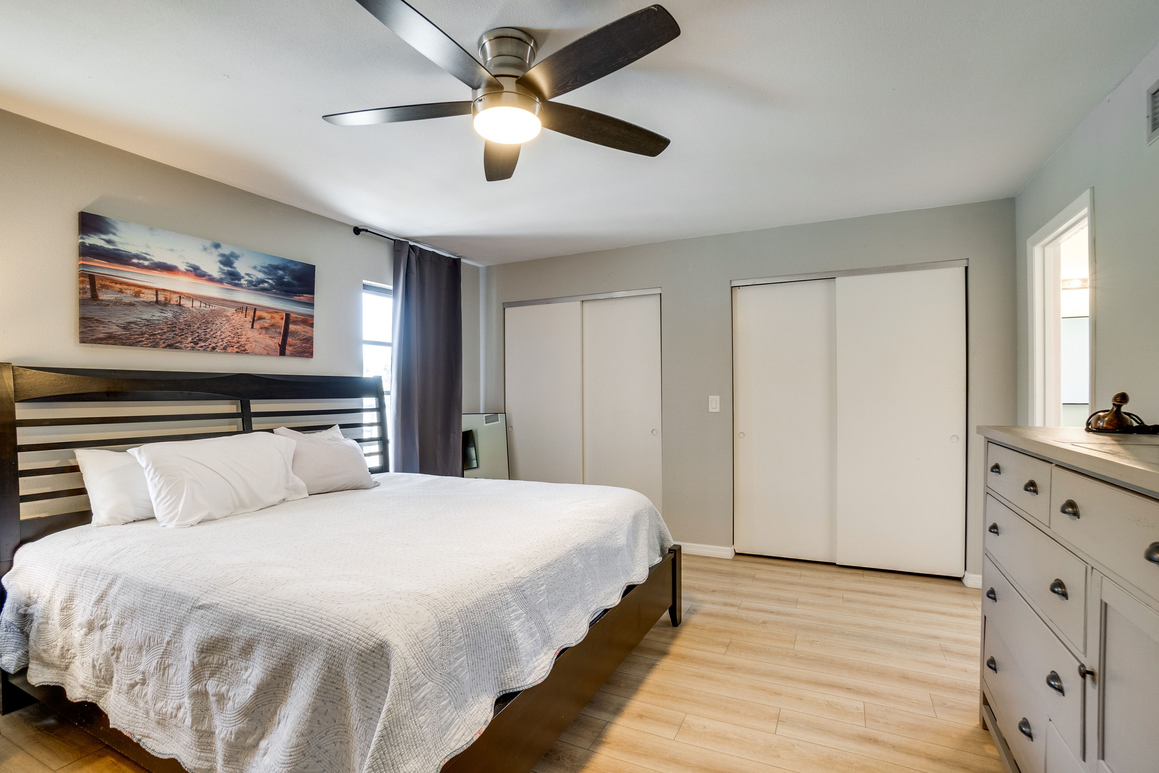 Bedroom 1 | King Bed
