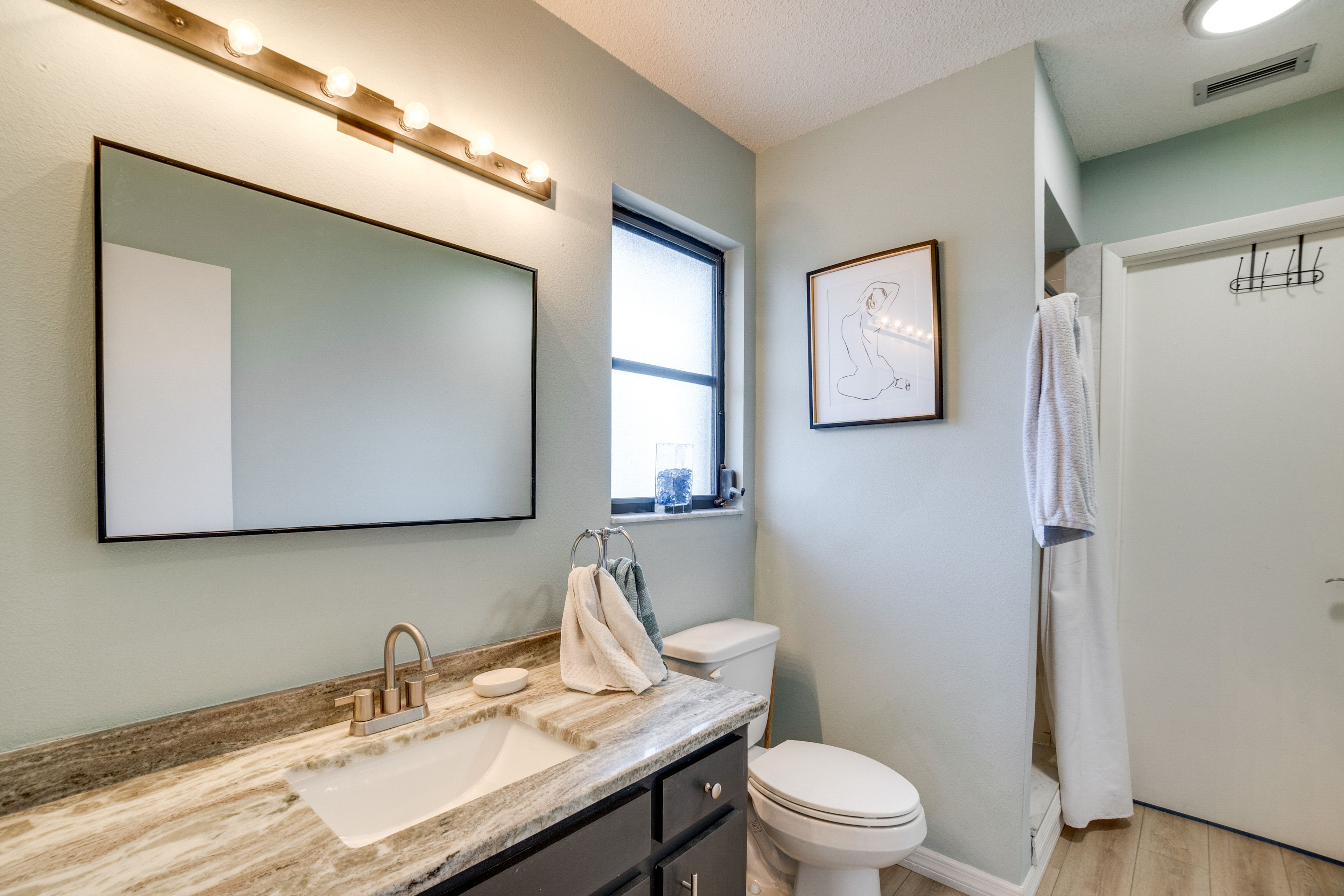 Full Bathroom