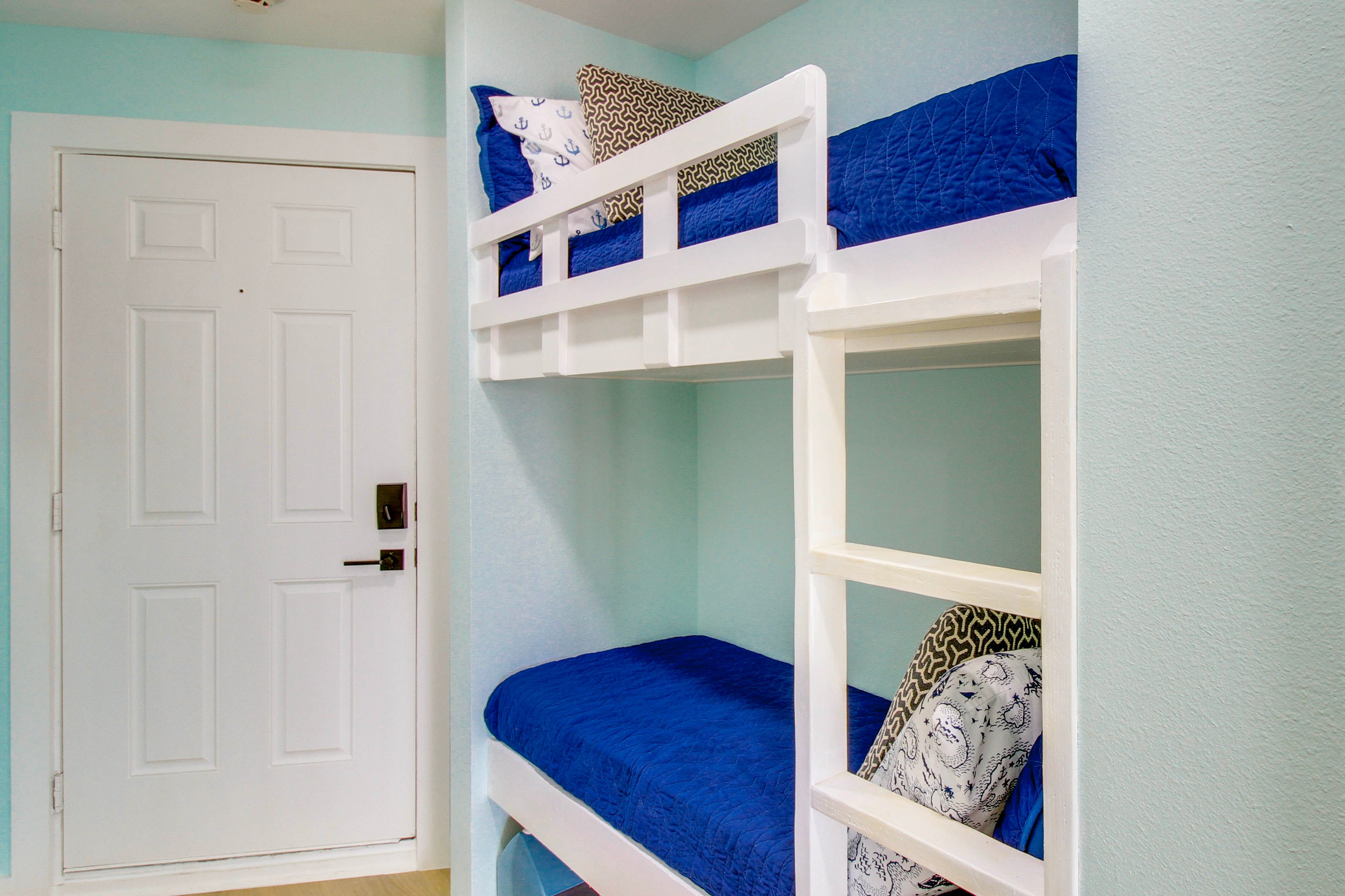 Sleeping Nook | Twin Bunk Bed