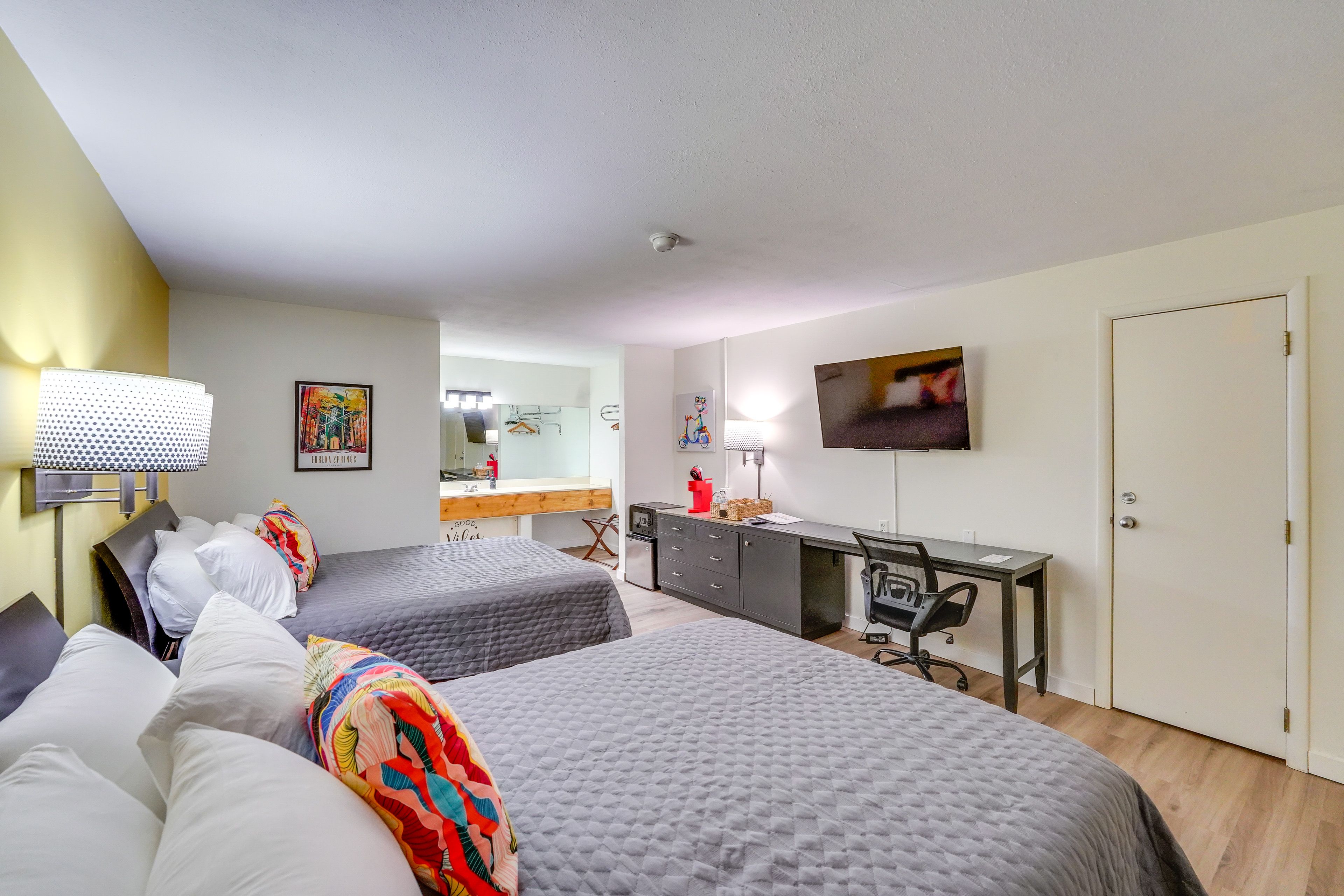 Studio | 2 Queen Beds