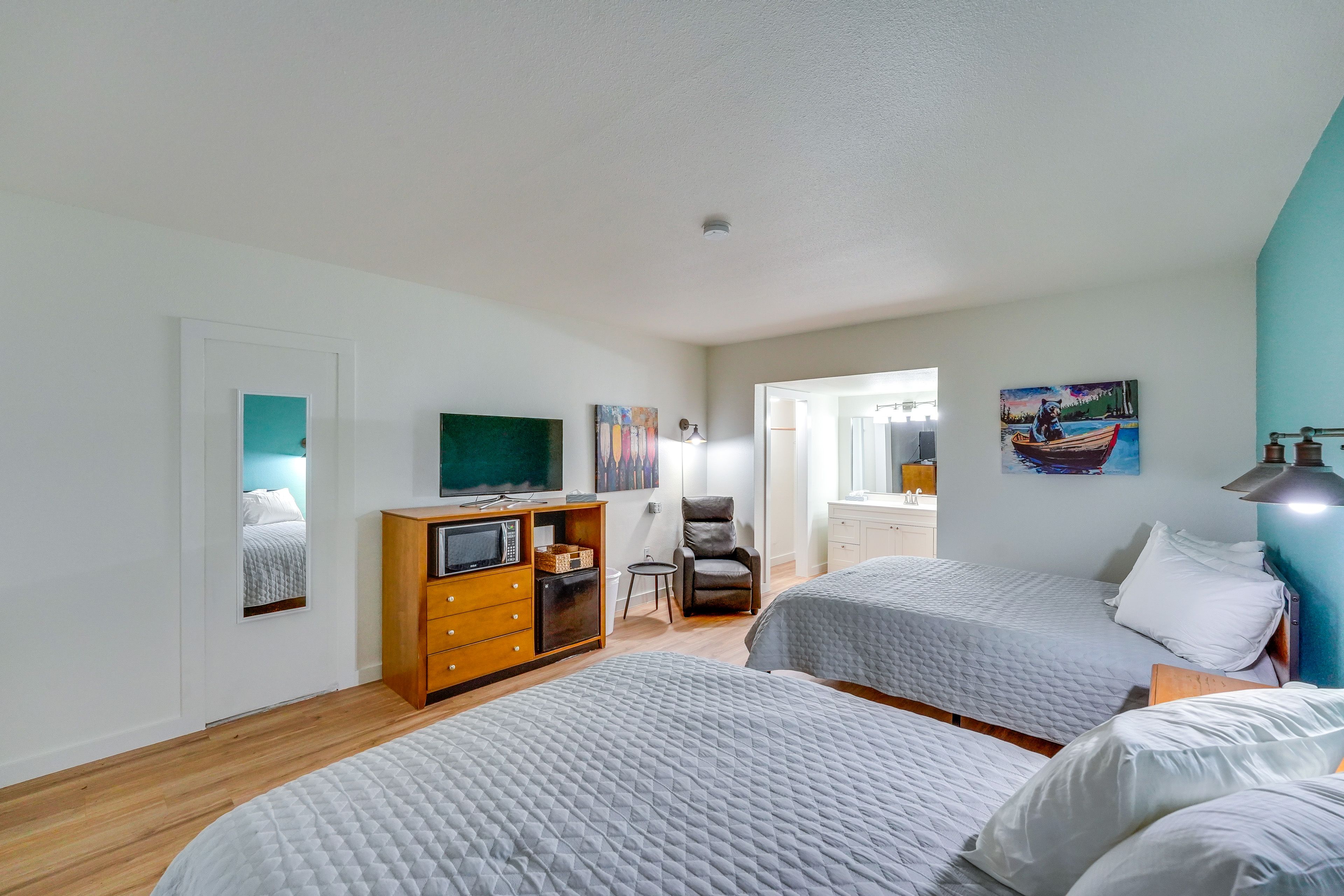 Studio | 2 Queen Beds