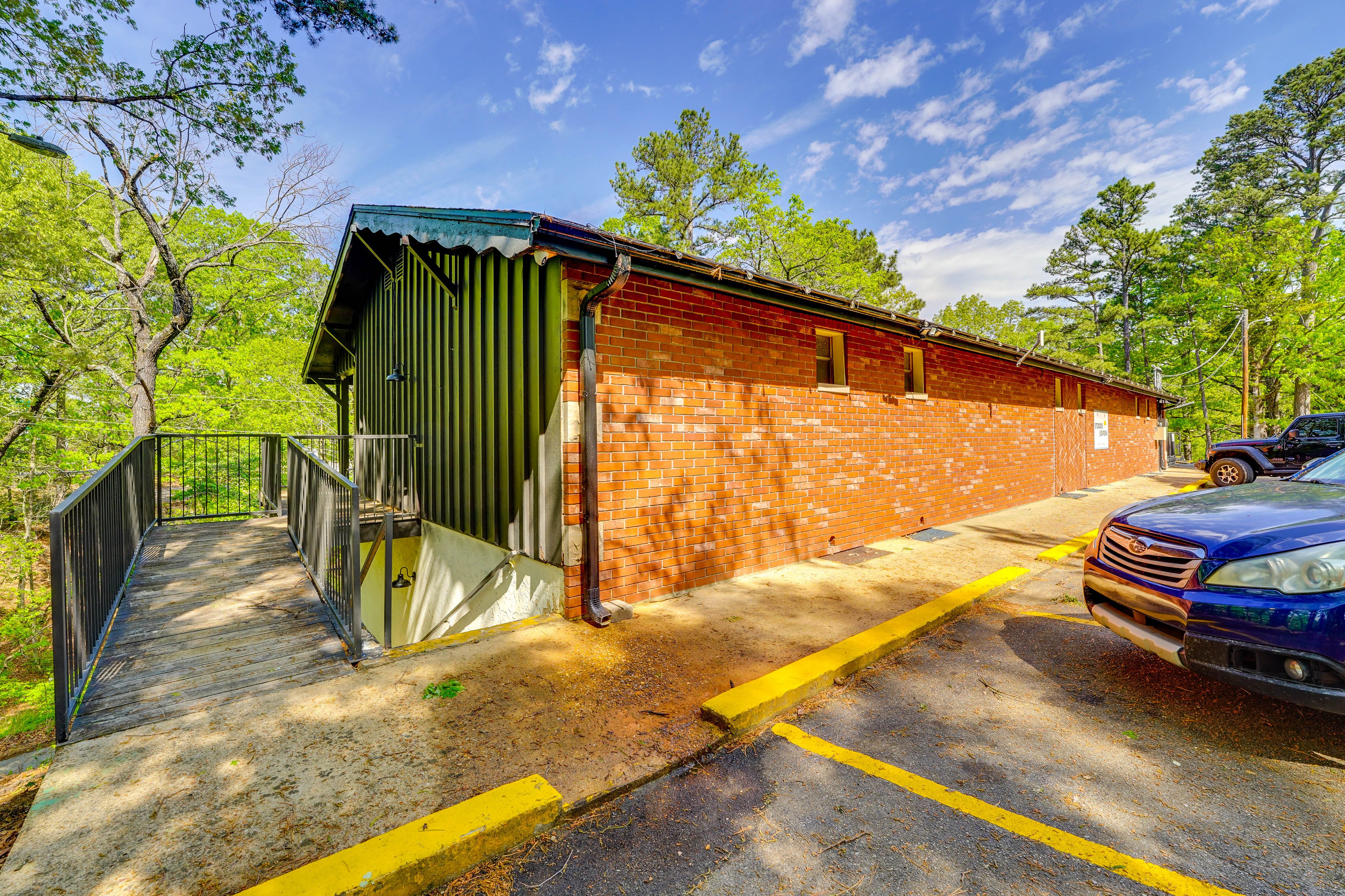 Parking | Shared Parking Lot (1 Vehicle)