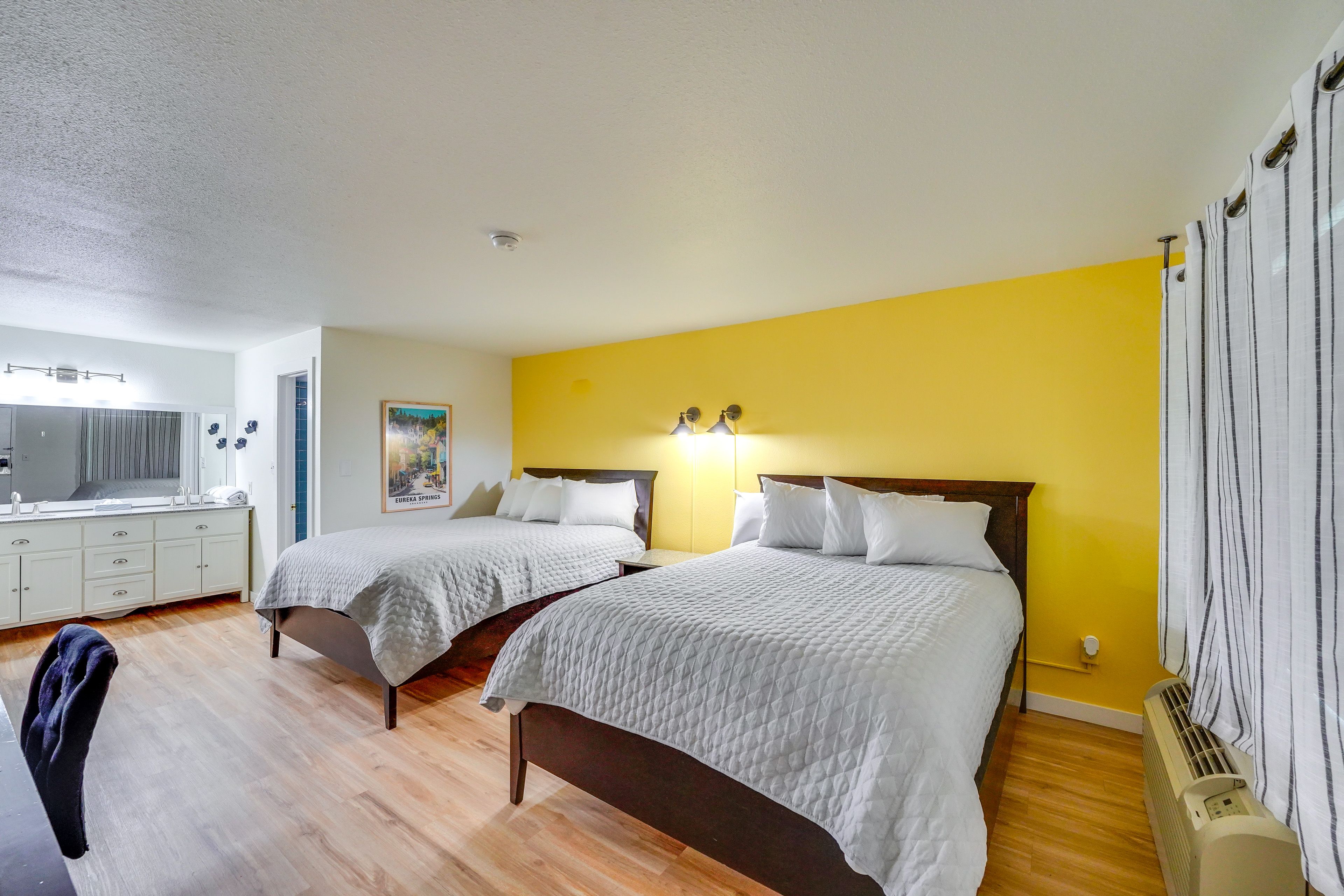 Studio | 2 Queen Beds