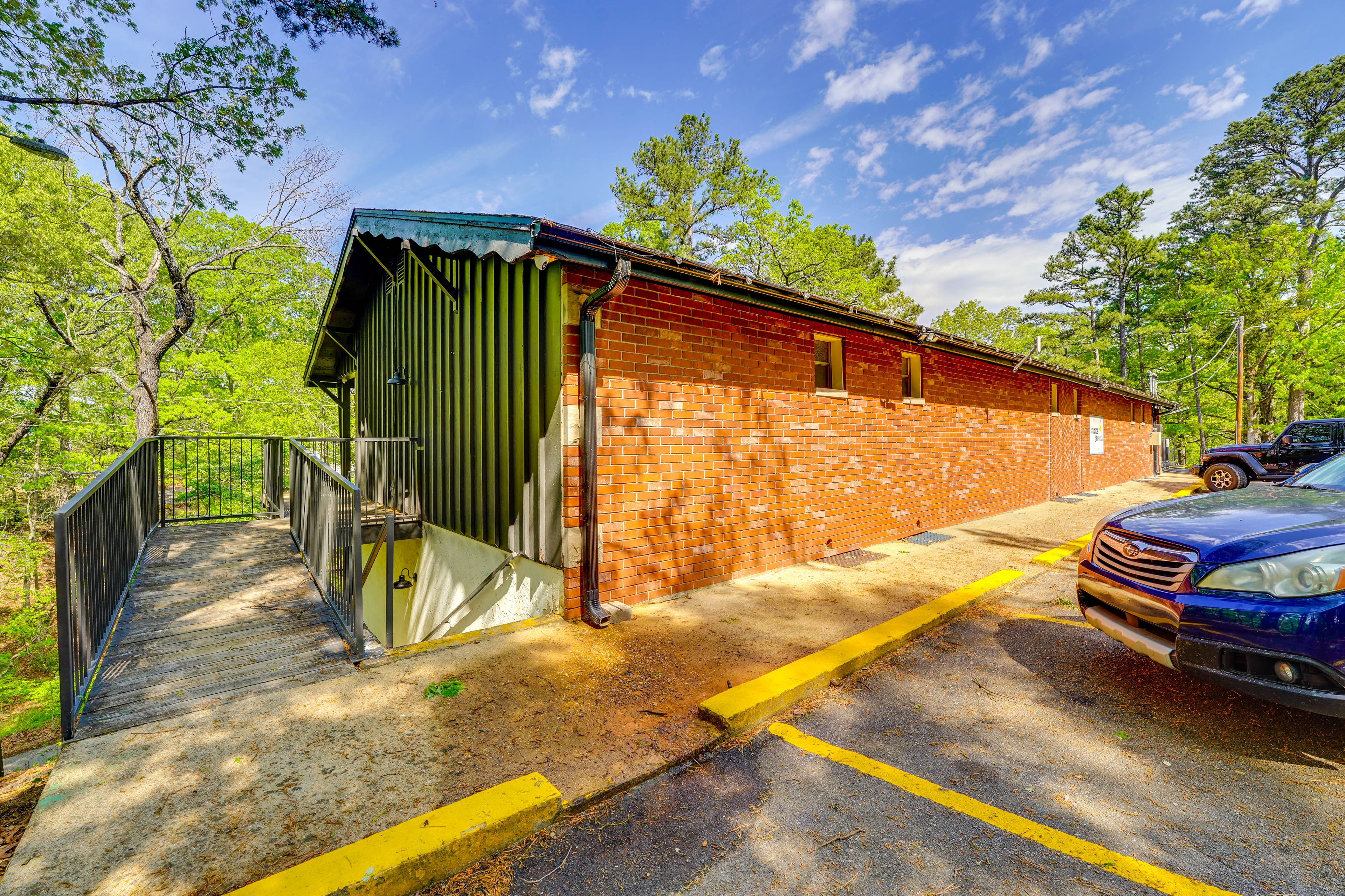 Parking | Shared Parking Lot (1 Vehicle)