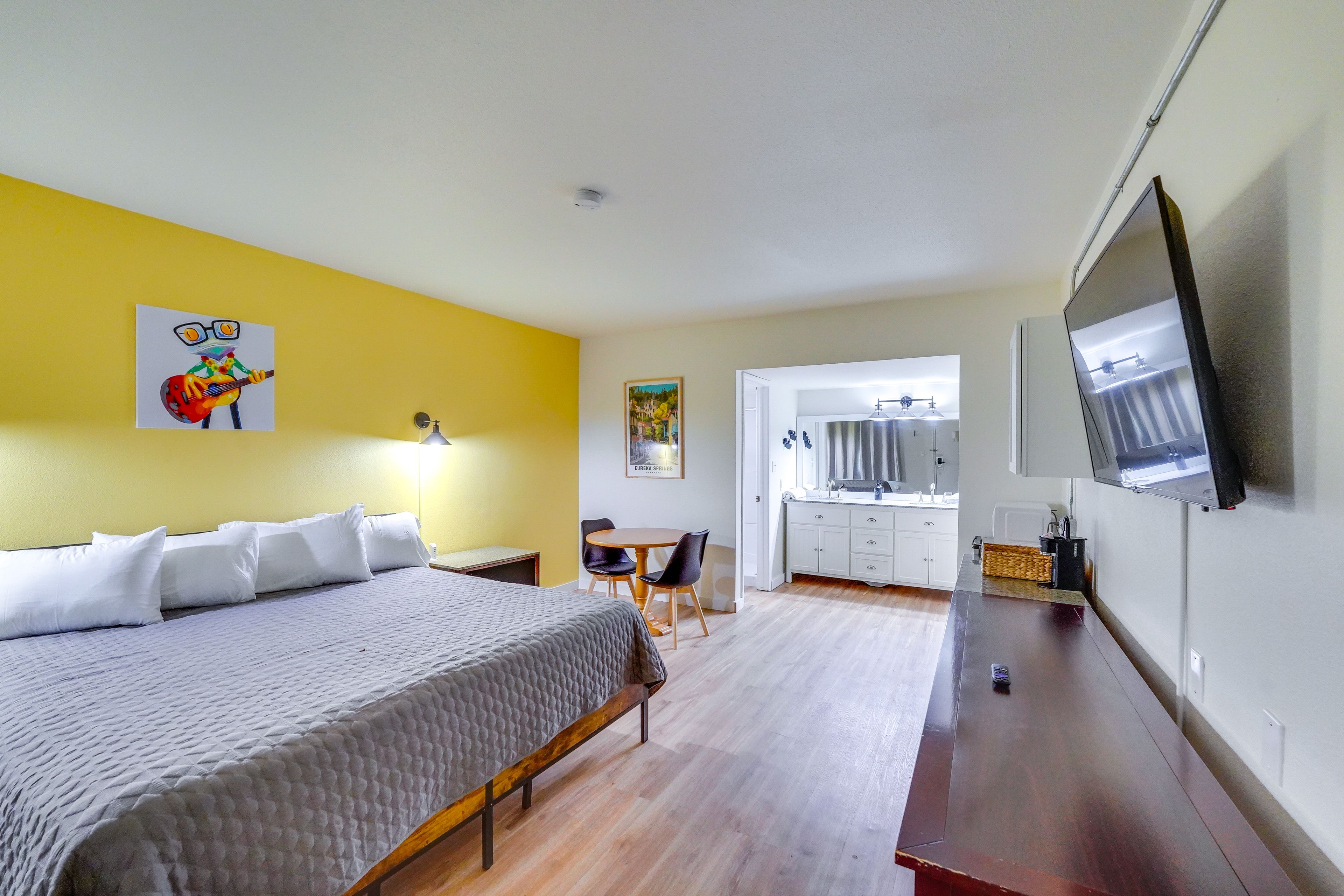 Studio | King Bed