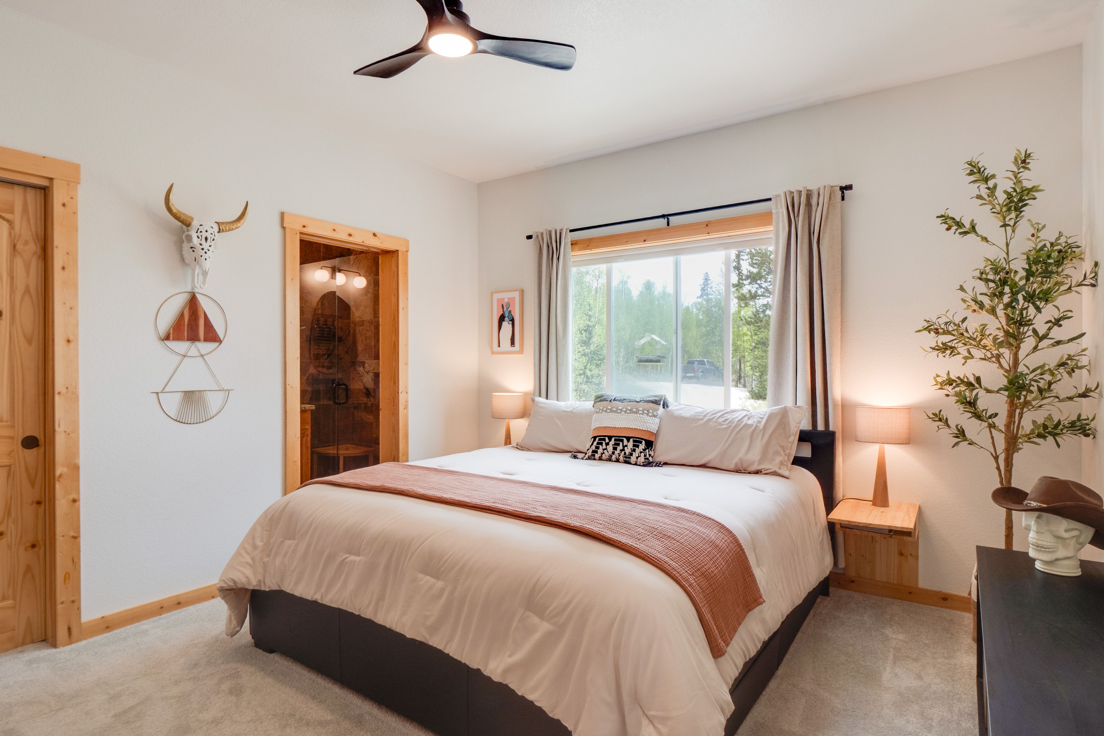 Bedroom 1 | King Bed | Main Floor