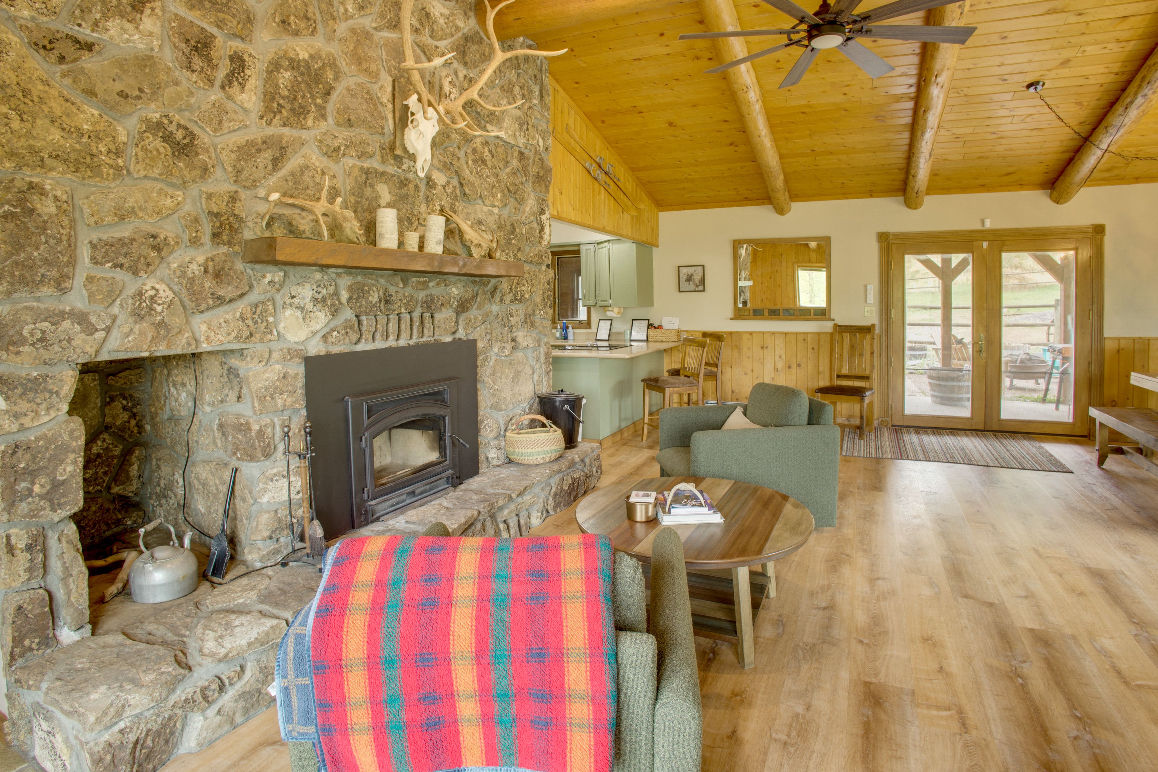 Sitting Area | Fireplace