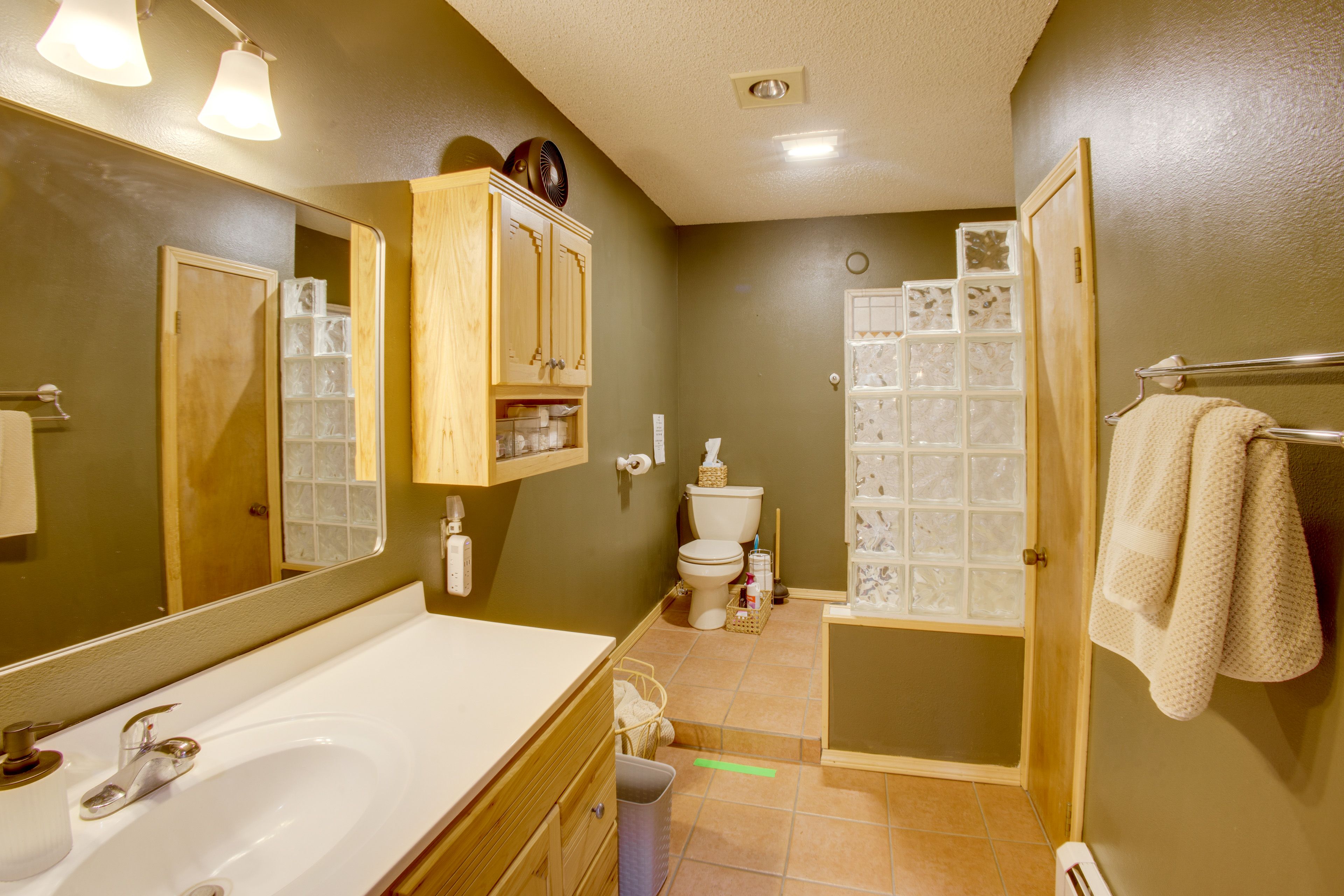 Full Bathroom | Towels & Linens Provided