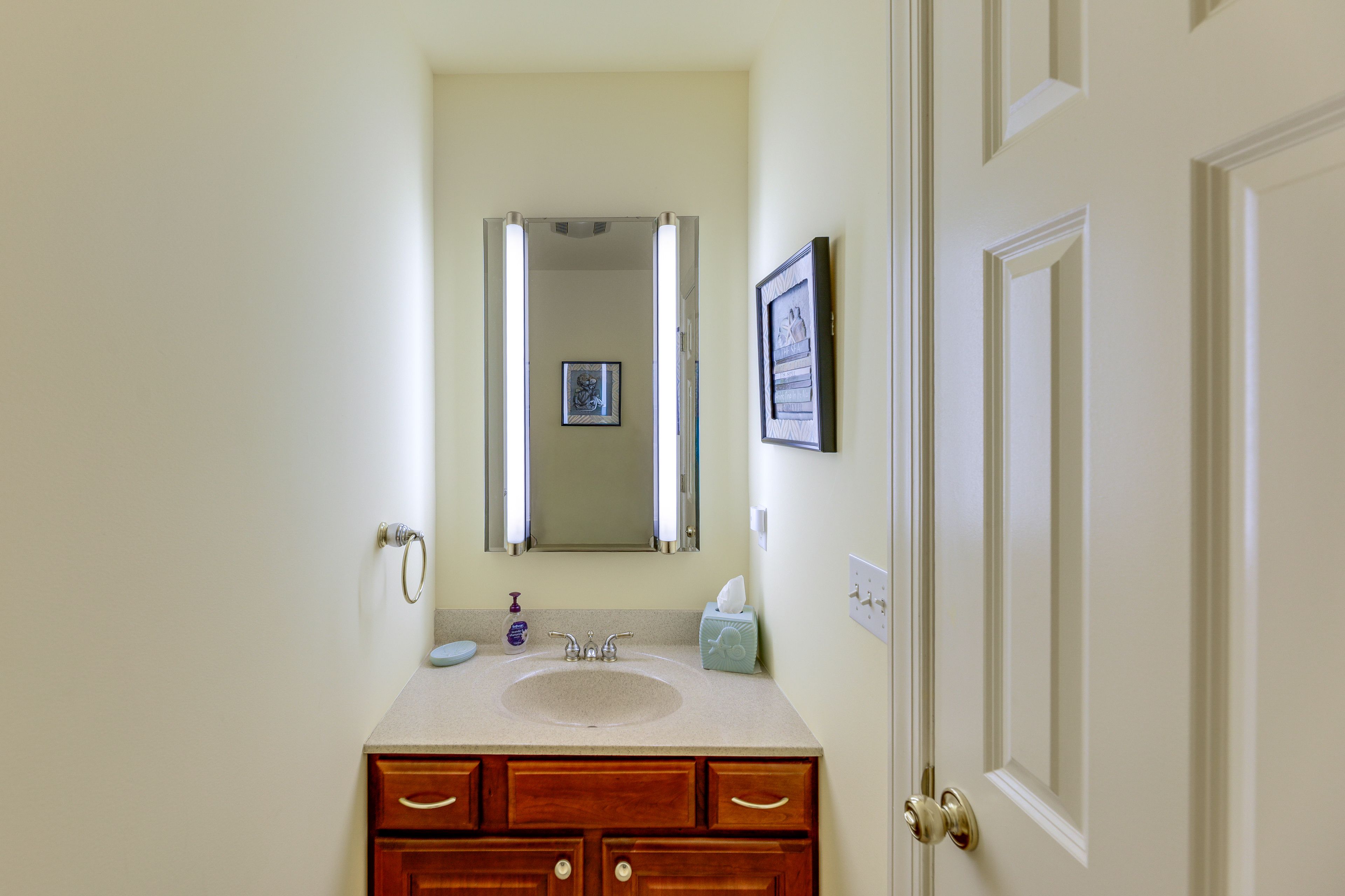 Half Bathroom | 1st Floor