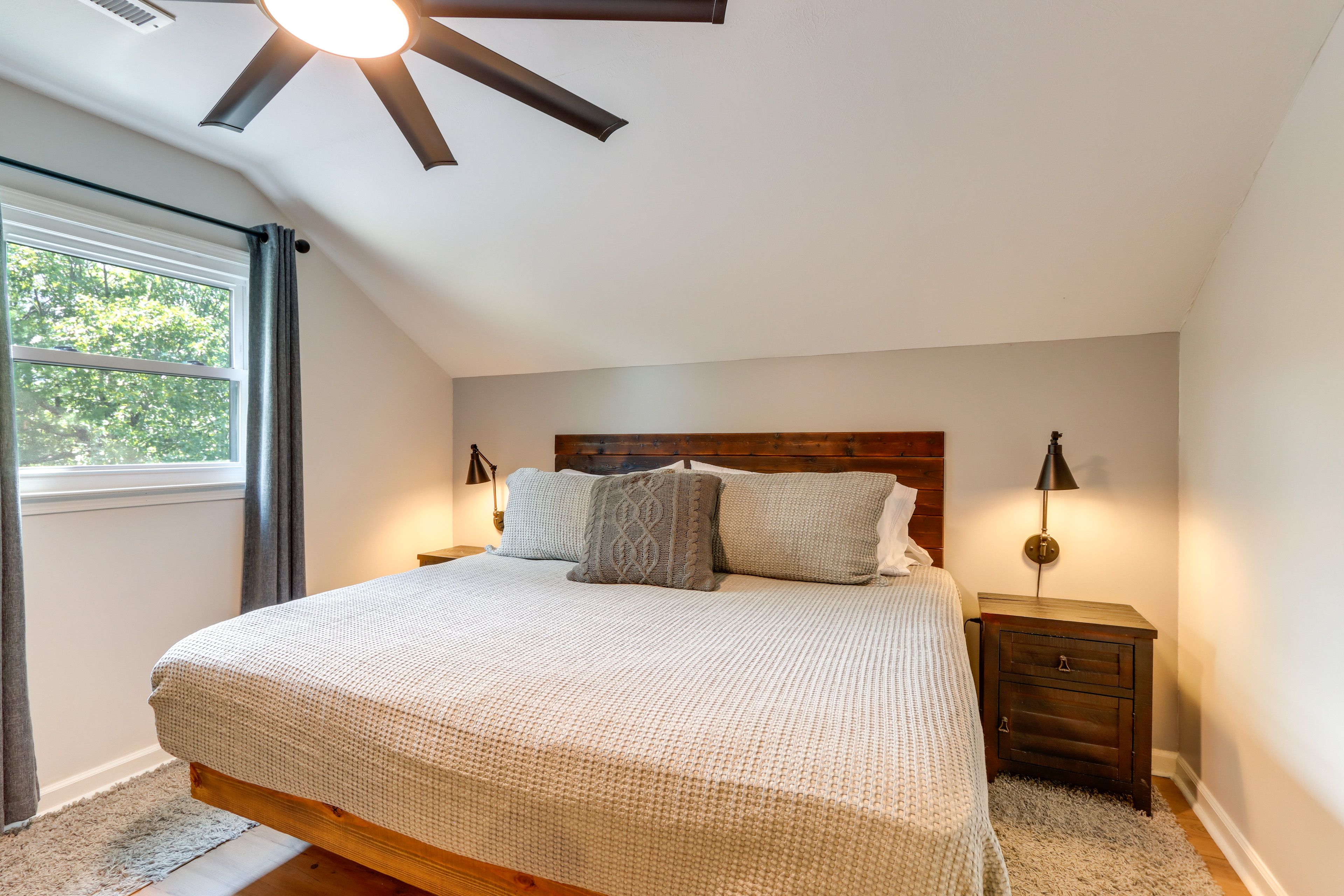 Bedroom 1 | King Bed | 2nd Floor