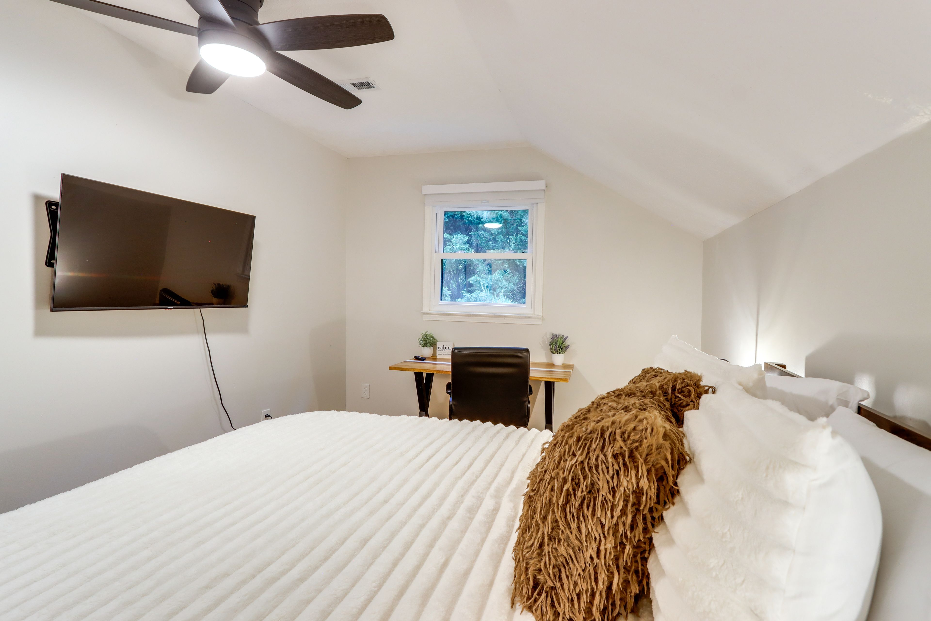 Bedroom 2 | Queen Bed | 2nd Floor