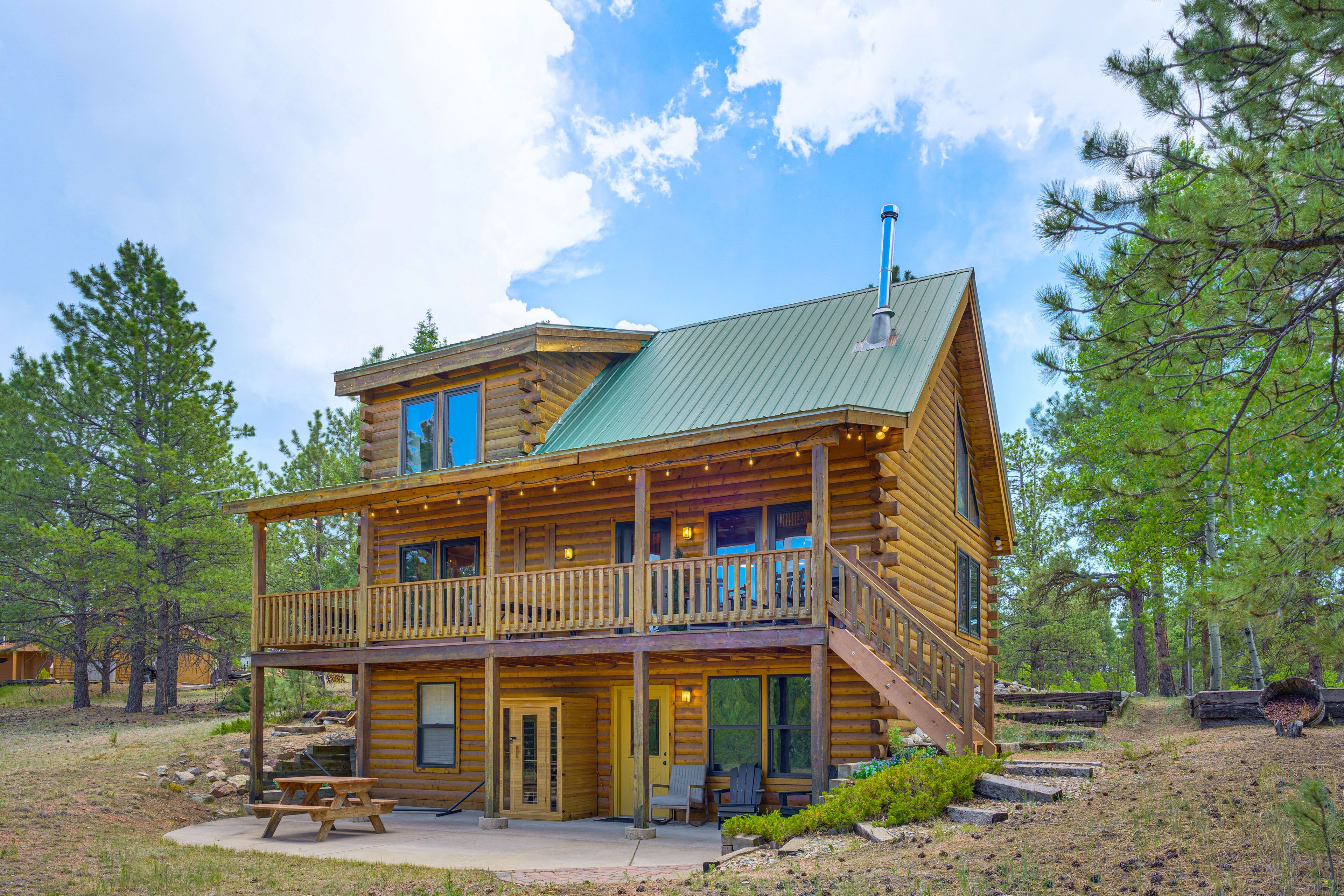 Florissant Vacation Rental | 3BR | 3BA | 2,000 Sq Ft