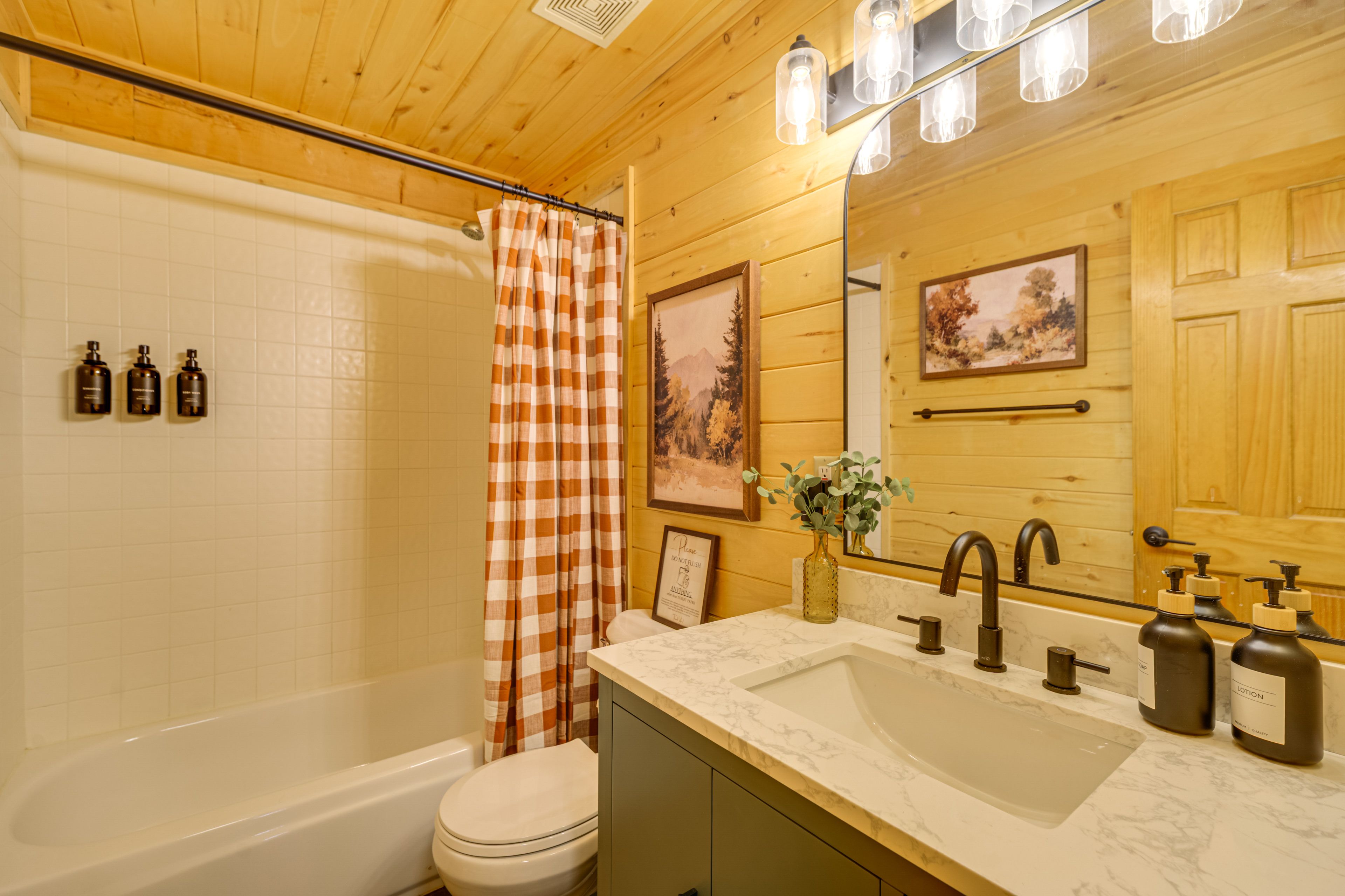 Full Bathroom | 1st Floor
