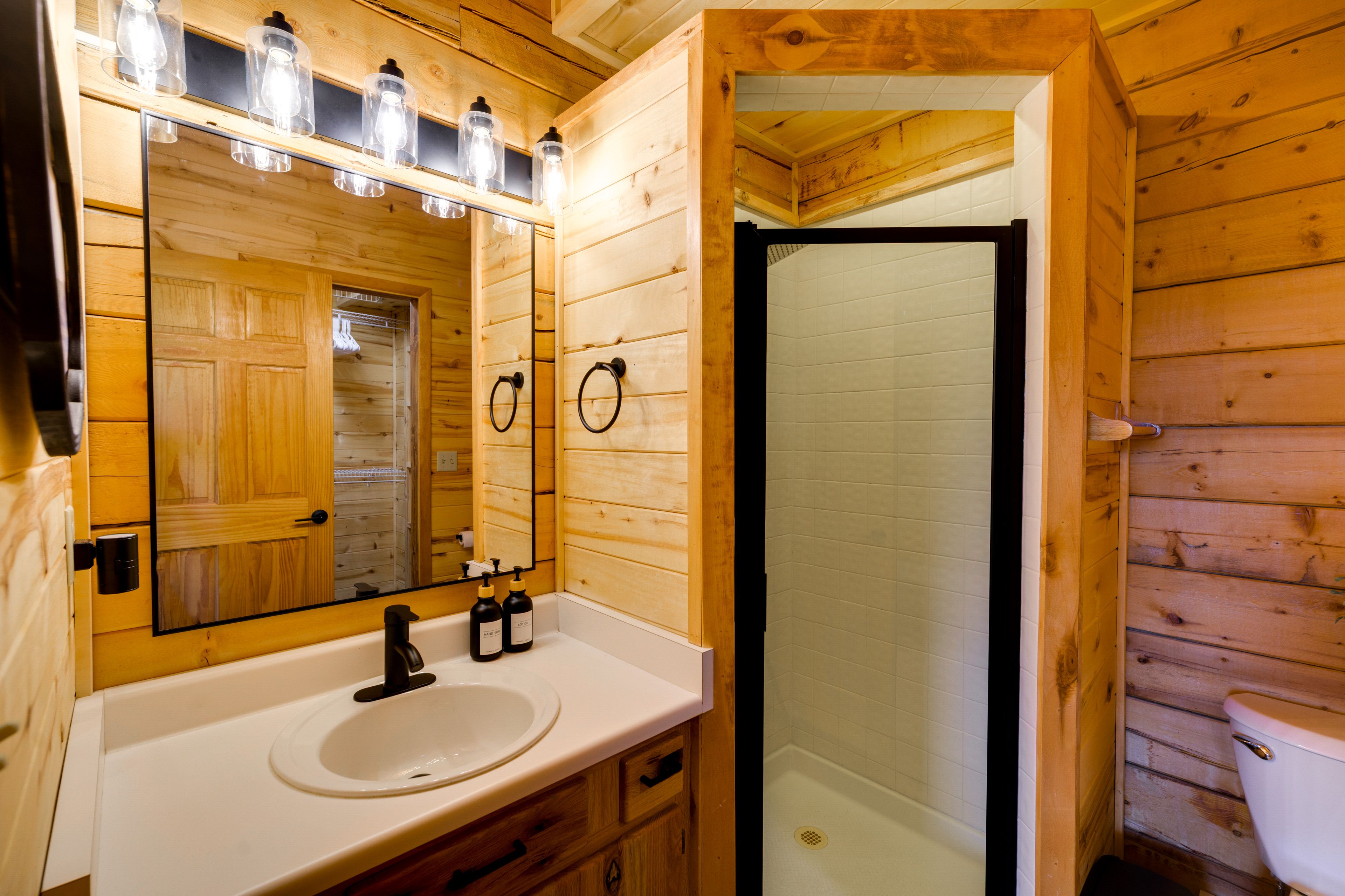 Full Bathroom | 2nd Floor