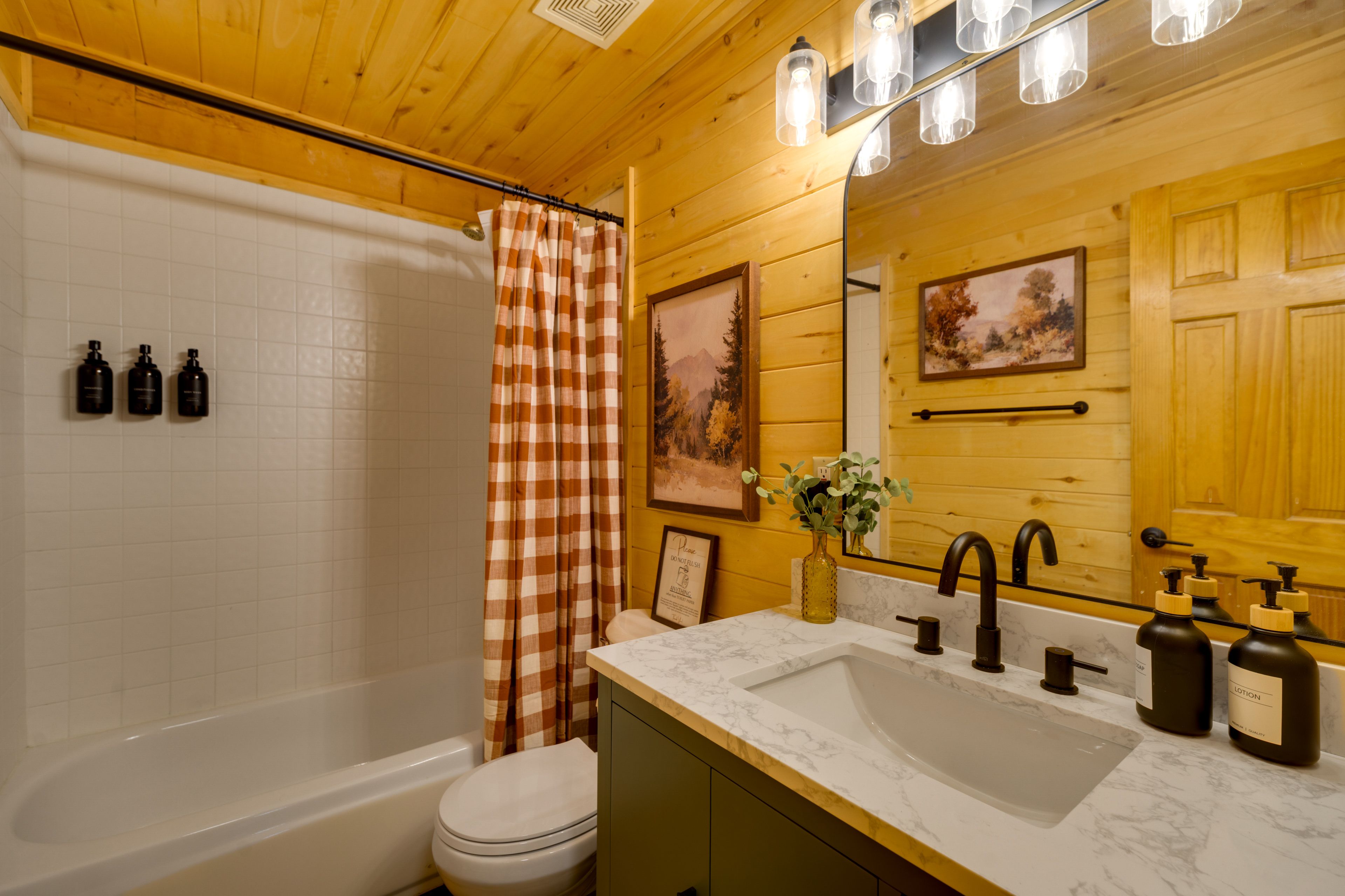 Full Bathroom | 1st Floor