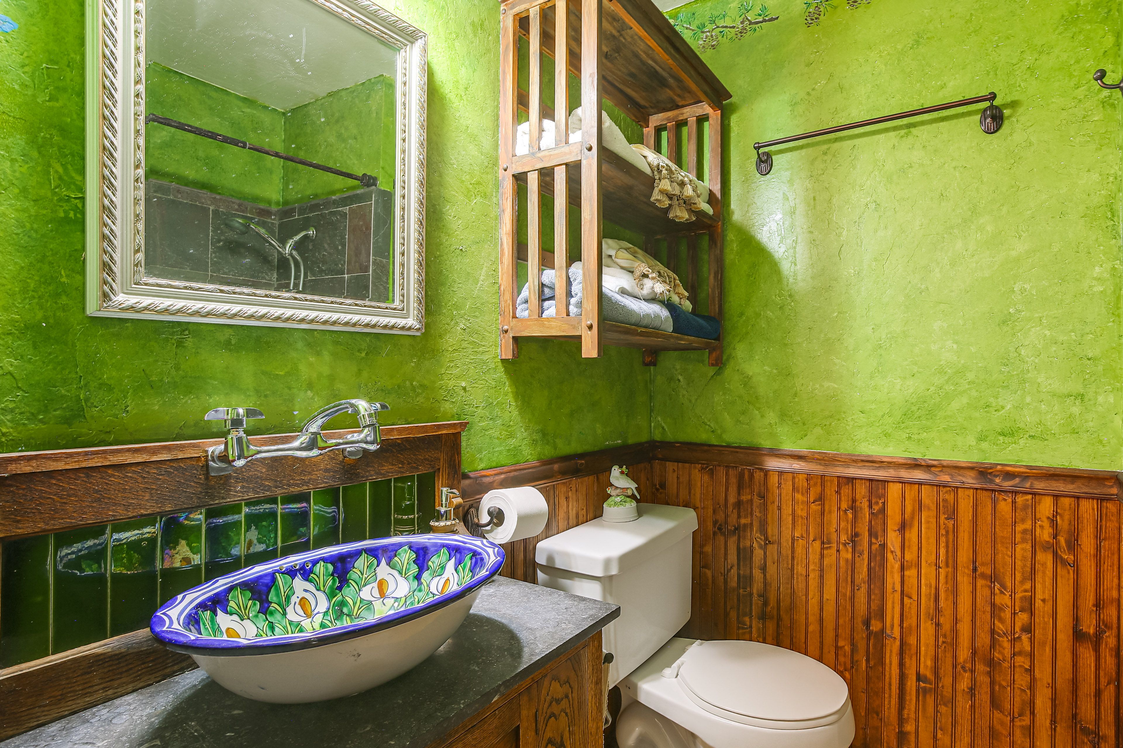 Bathroom | Main Level